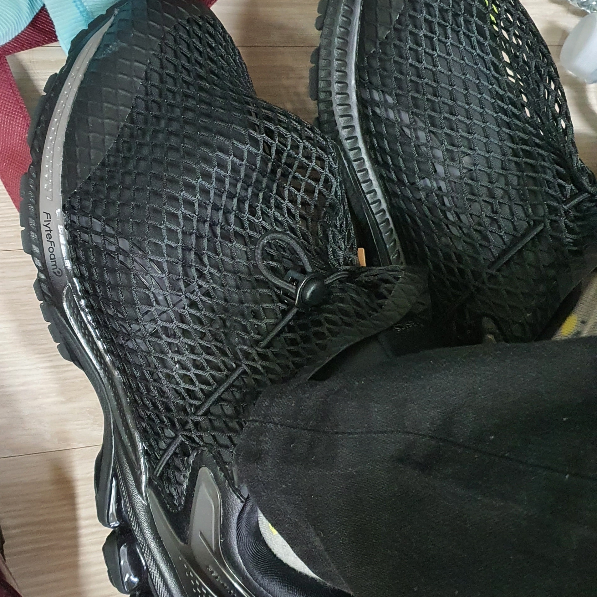 Asics x Vivienne Westwood Gel-Kayano 26 Black 착용 스타일