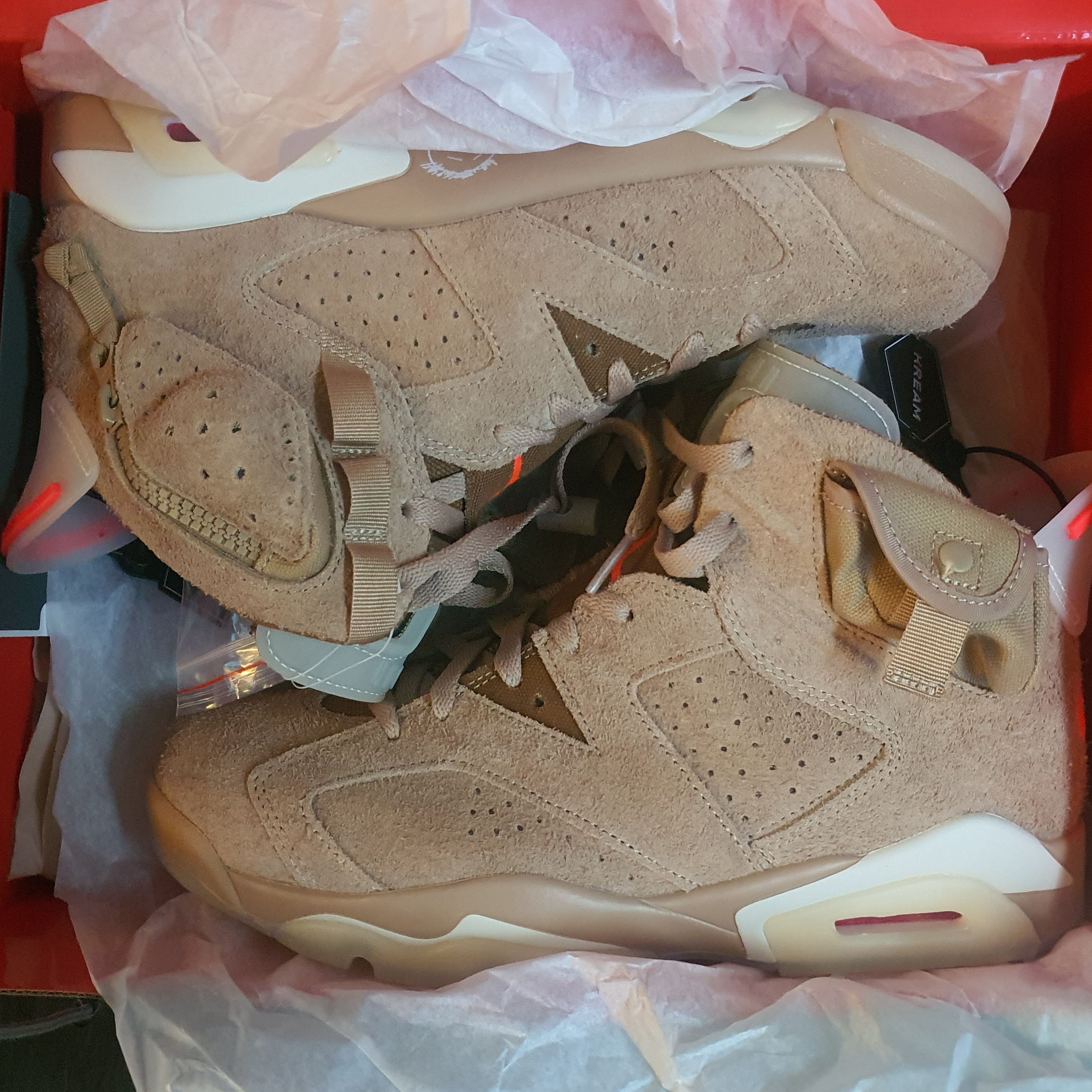 Jordan 6 x Travis Scott Retro SP British Khaki 착용 스타일 - 1