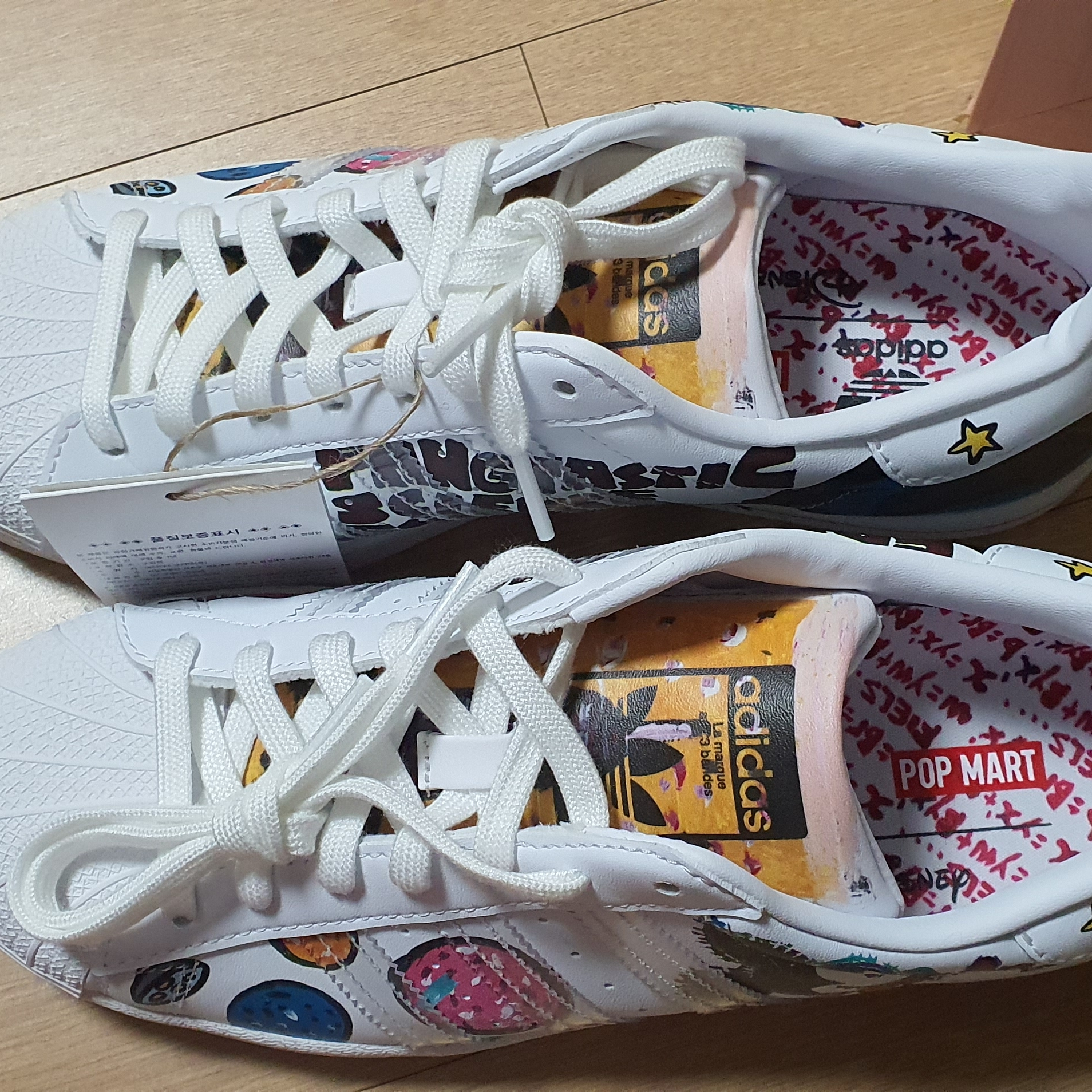Adidas x Kasing Lung x Disney Superstar Labubu Mickey Mouse 착용 스타일 - 3