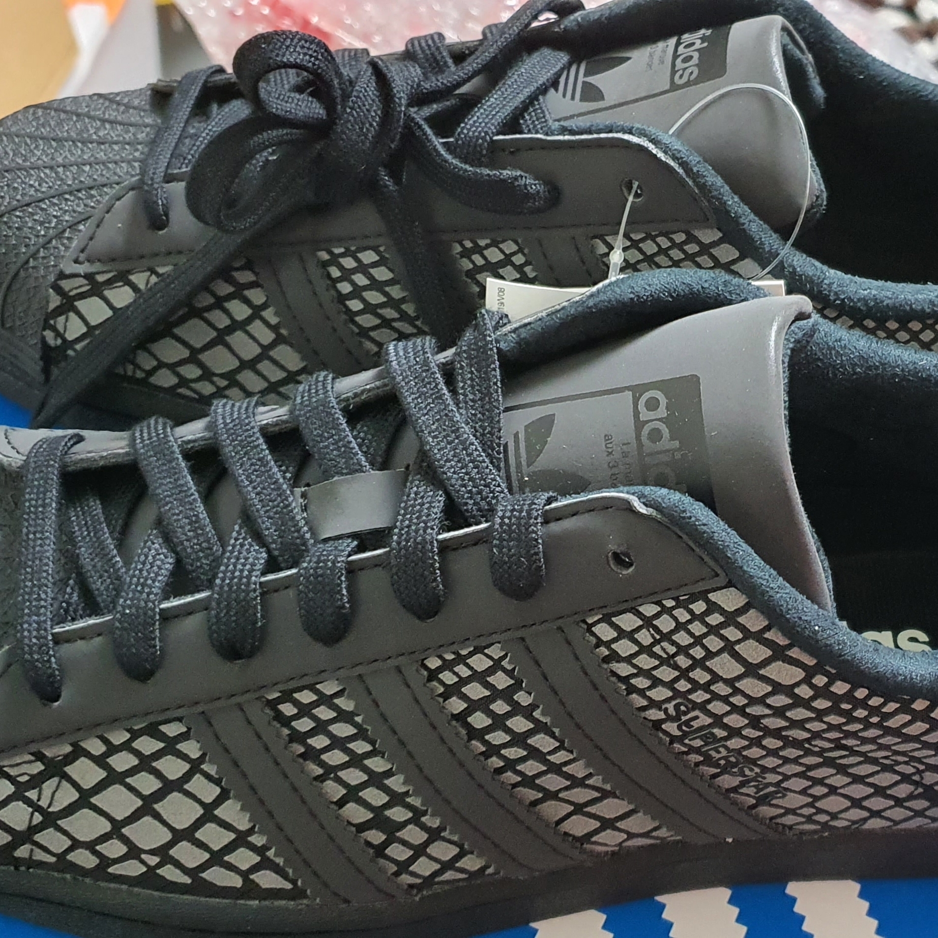 Adidas x Atmos Superstar R-SNK 착용 스타일 - 2