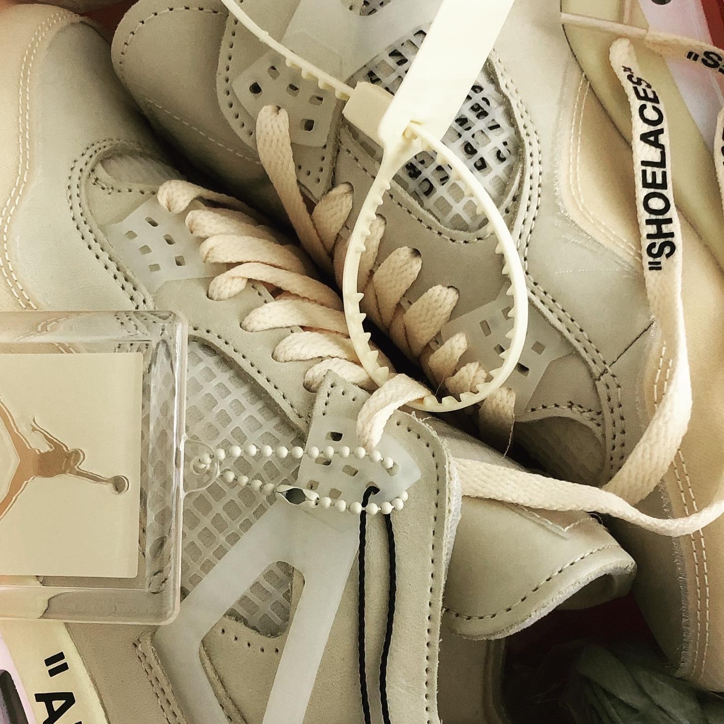 (W) Jordan 4 x Off-White Retro SP Sail 착용 스타일