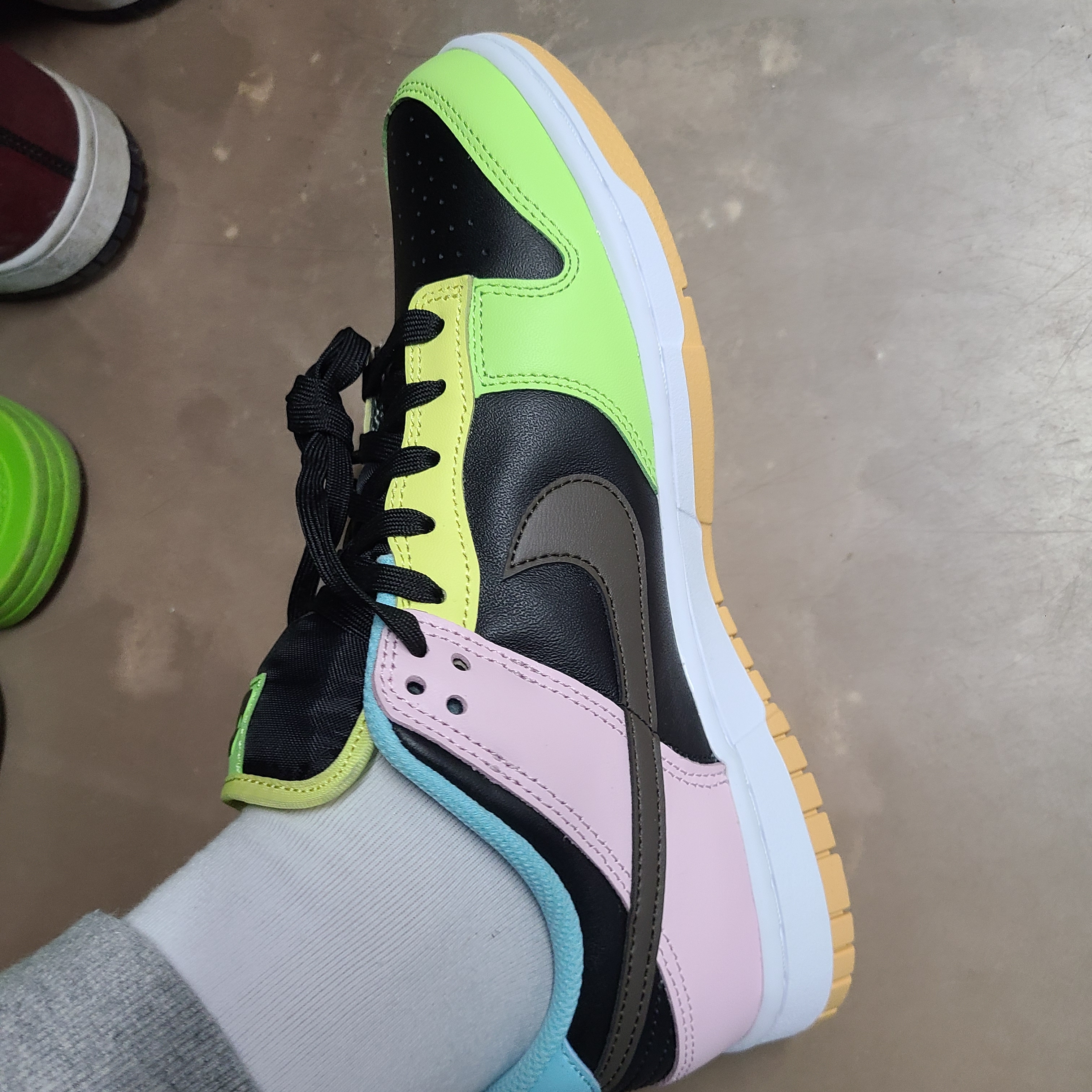 Nike Dunk Low SE Free.99 Black 착용 스타일 - 2