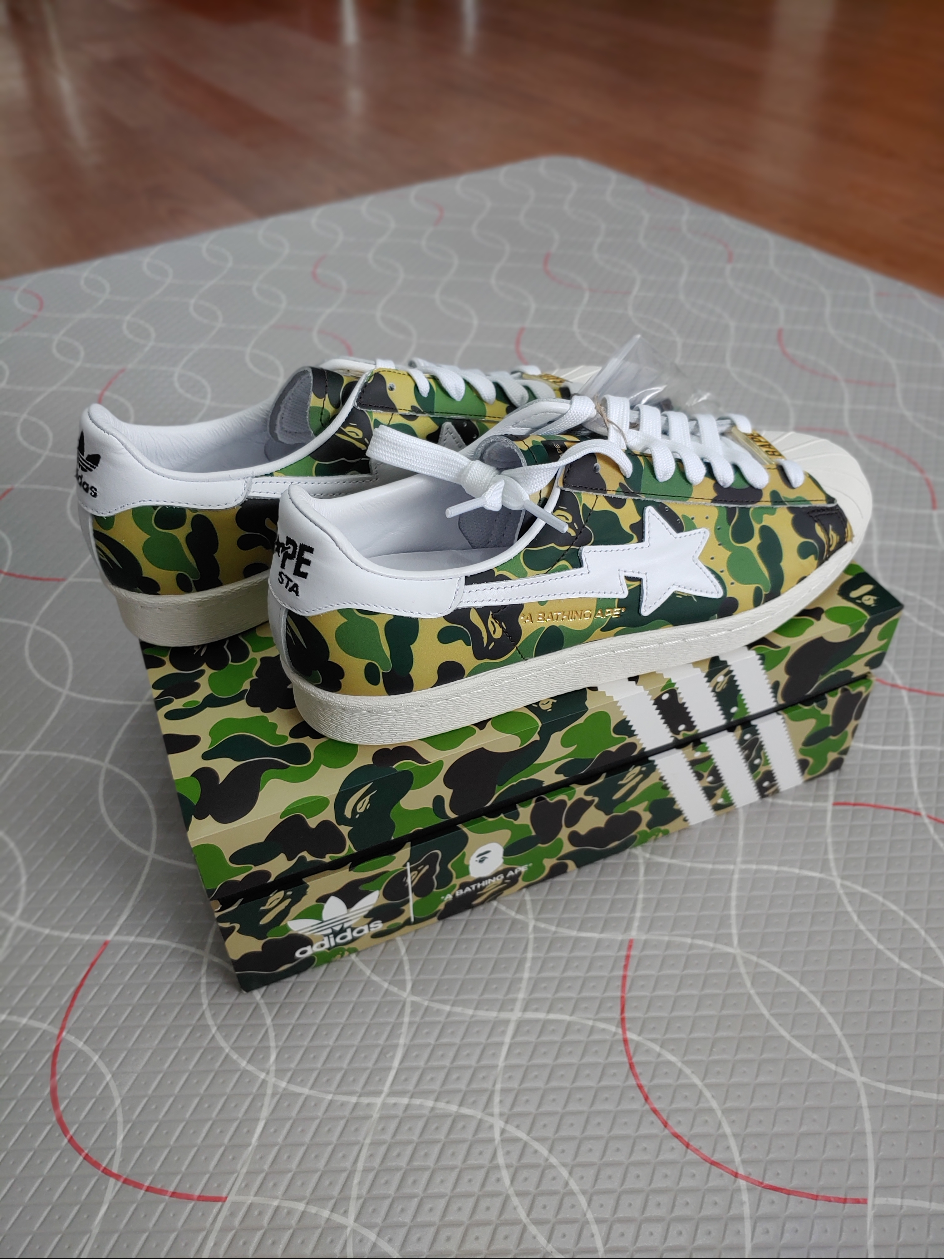 Adidas x BAPE Superstar 80s Green Camo 착용 스타일 - 1