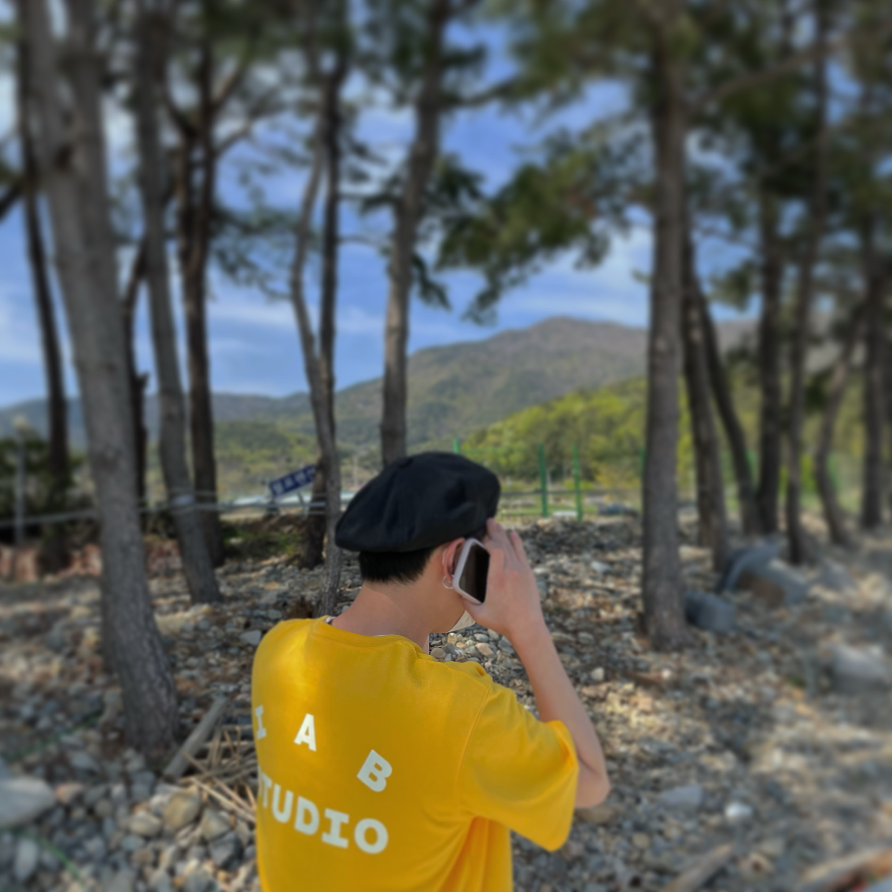 IAB Studio T-Shirt Yellow, (W) Nike x Off-White Zoom Terra Kiger 5 Black 착용 스타일 - 2