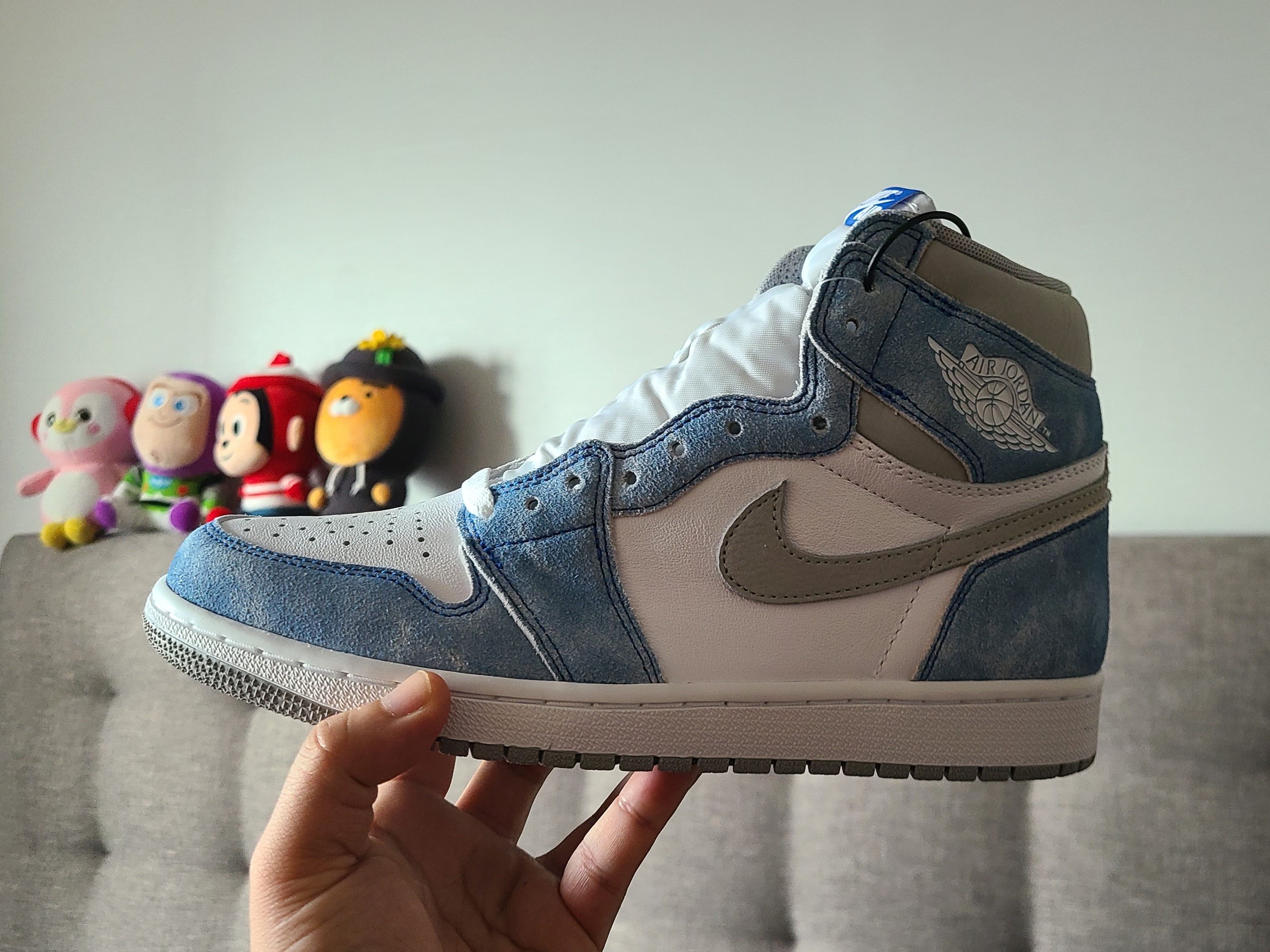 Jordan 1 Retro High OG Hyper Royal 착용 스타일 - 1