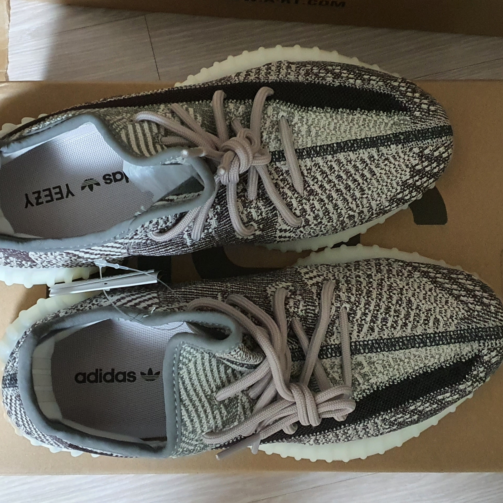 Adidas Yeezy Boost 350 V2 Zyon 착용 스타일 - 1
