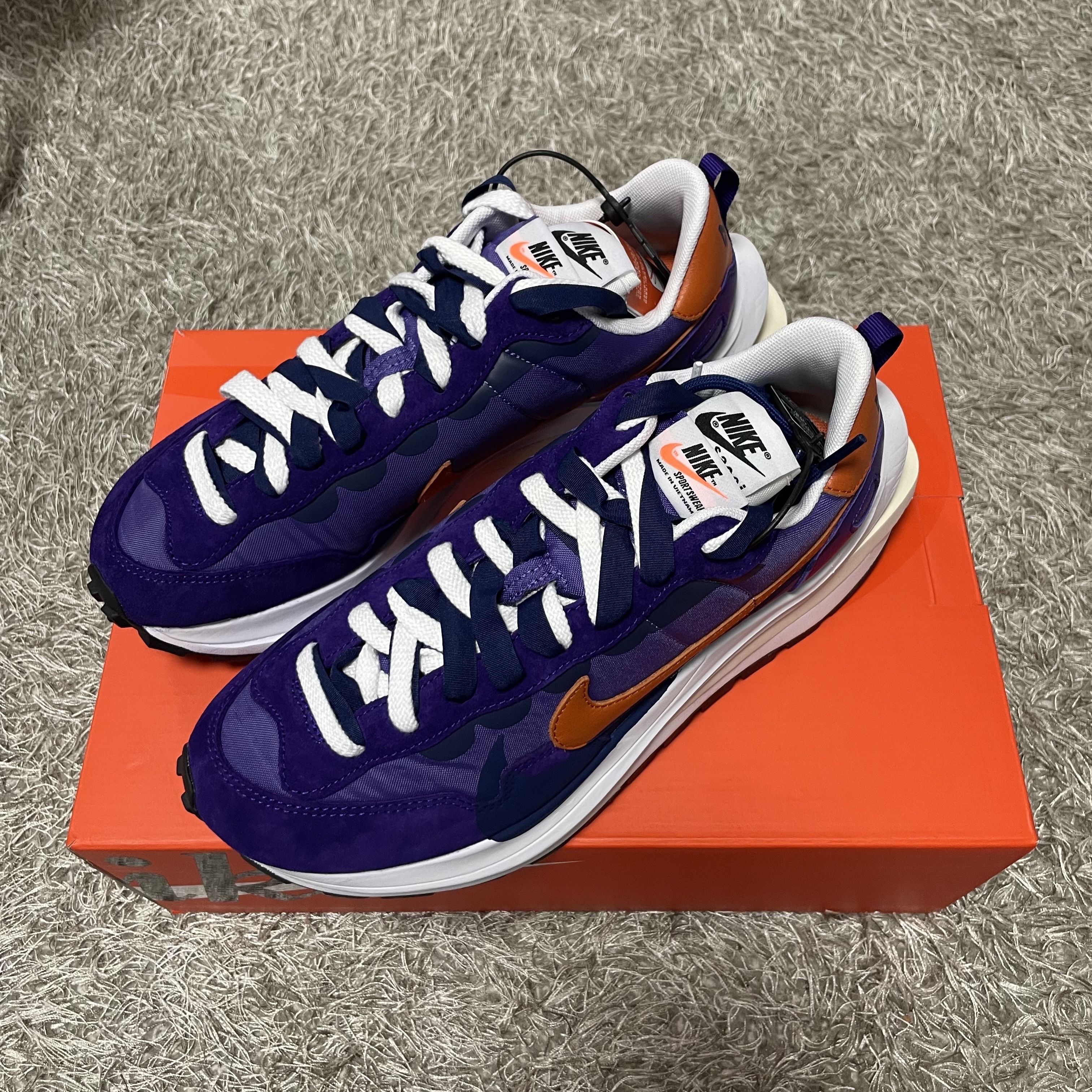 Nike x Sacai VaporWaffle Dark Iris 착용 스타일 - 1
