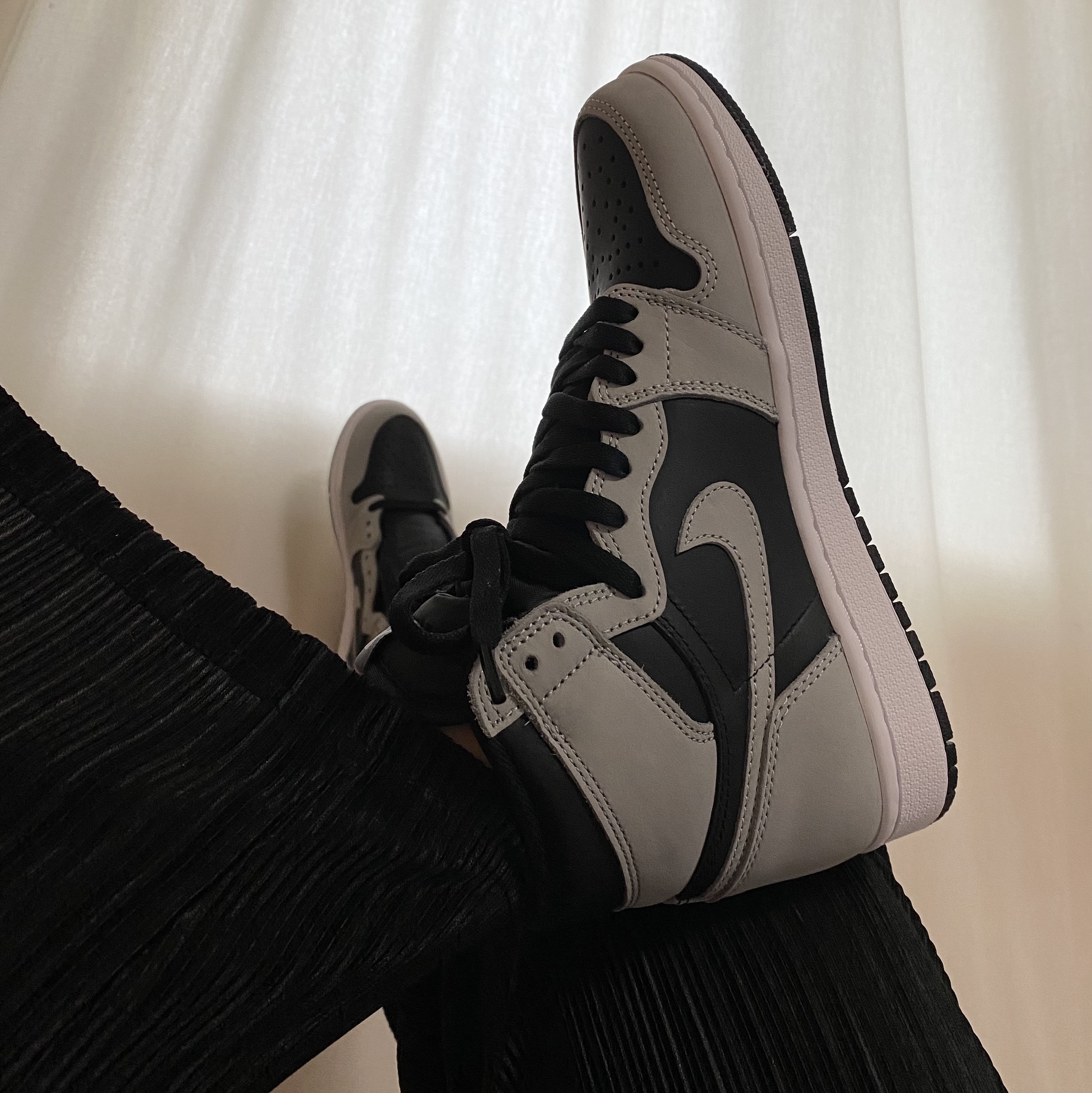 Jordan 1 Retro High OG Shadow 2.0, (GS) Jordan 1 Retro High OG Shadow 2.0 착용 스타일 - 1