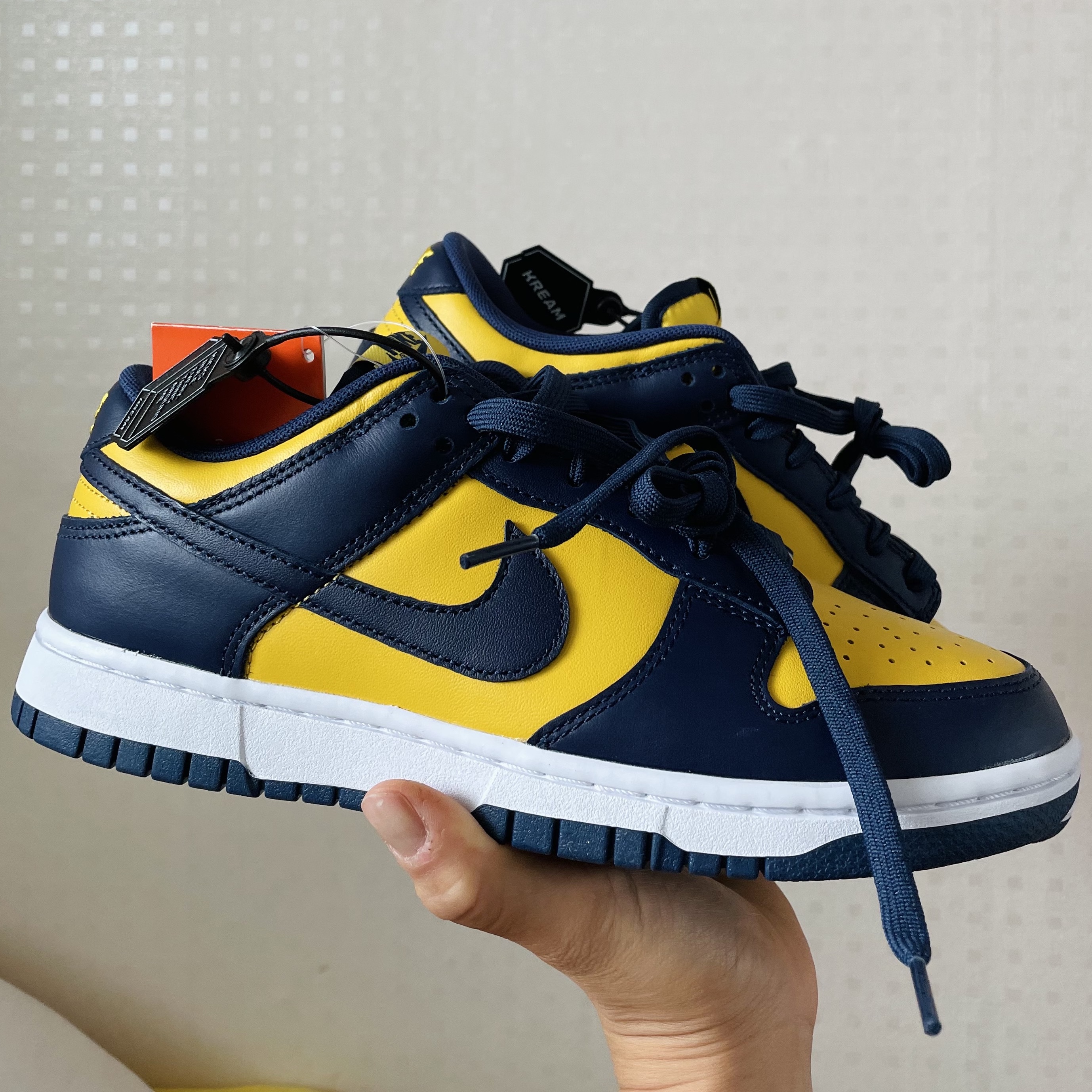 Nike Dunk Low Retro Varsity Maize 착용 스타일