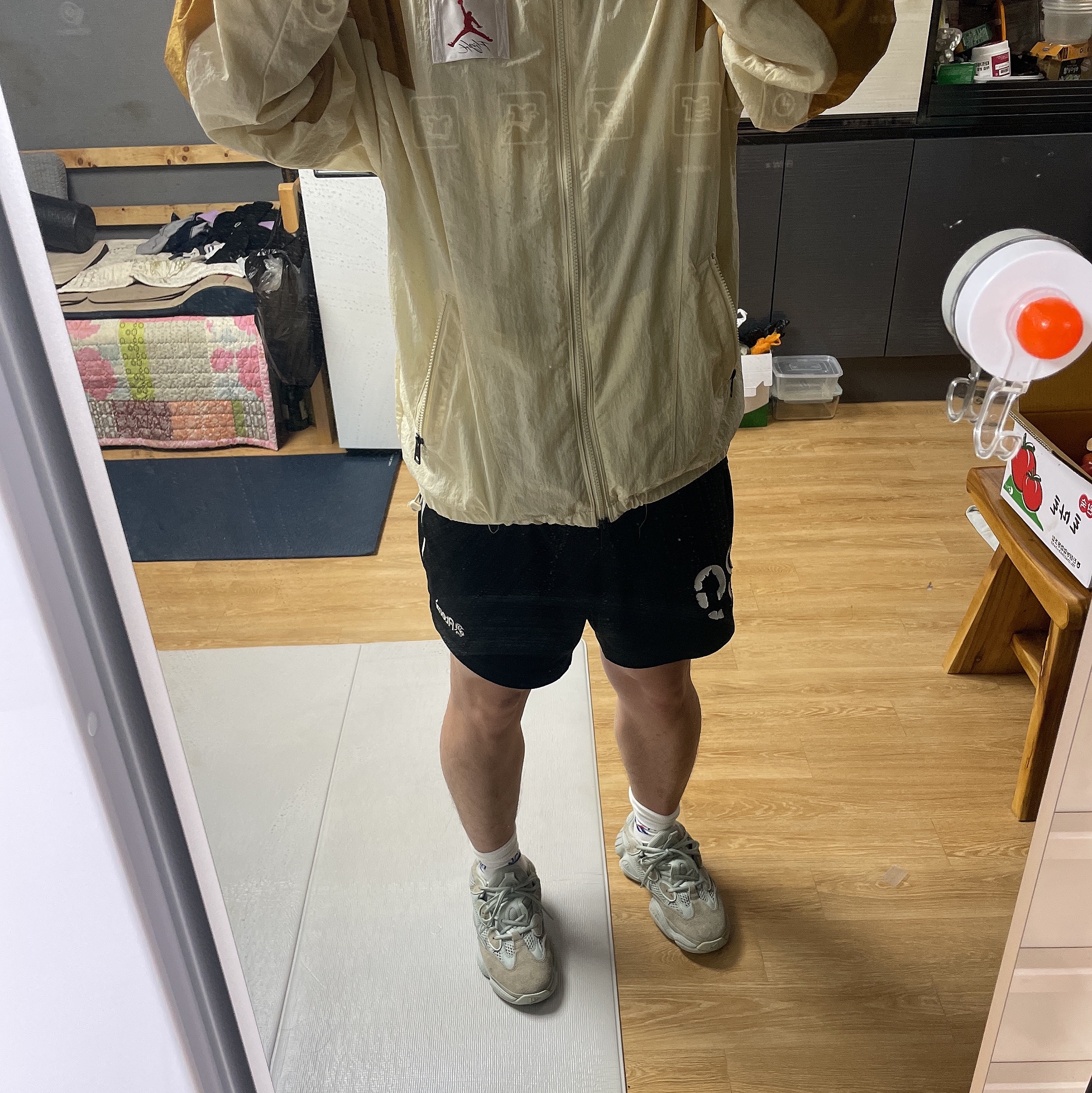 Adidas Yeezy 500 Stone 착용 스타일