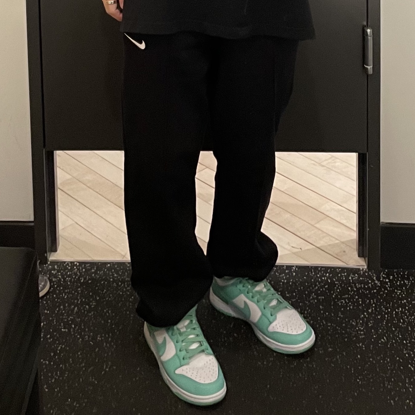 (W) Nike Dunk Low Green Glow 착용 스타일 - 1