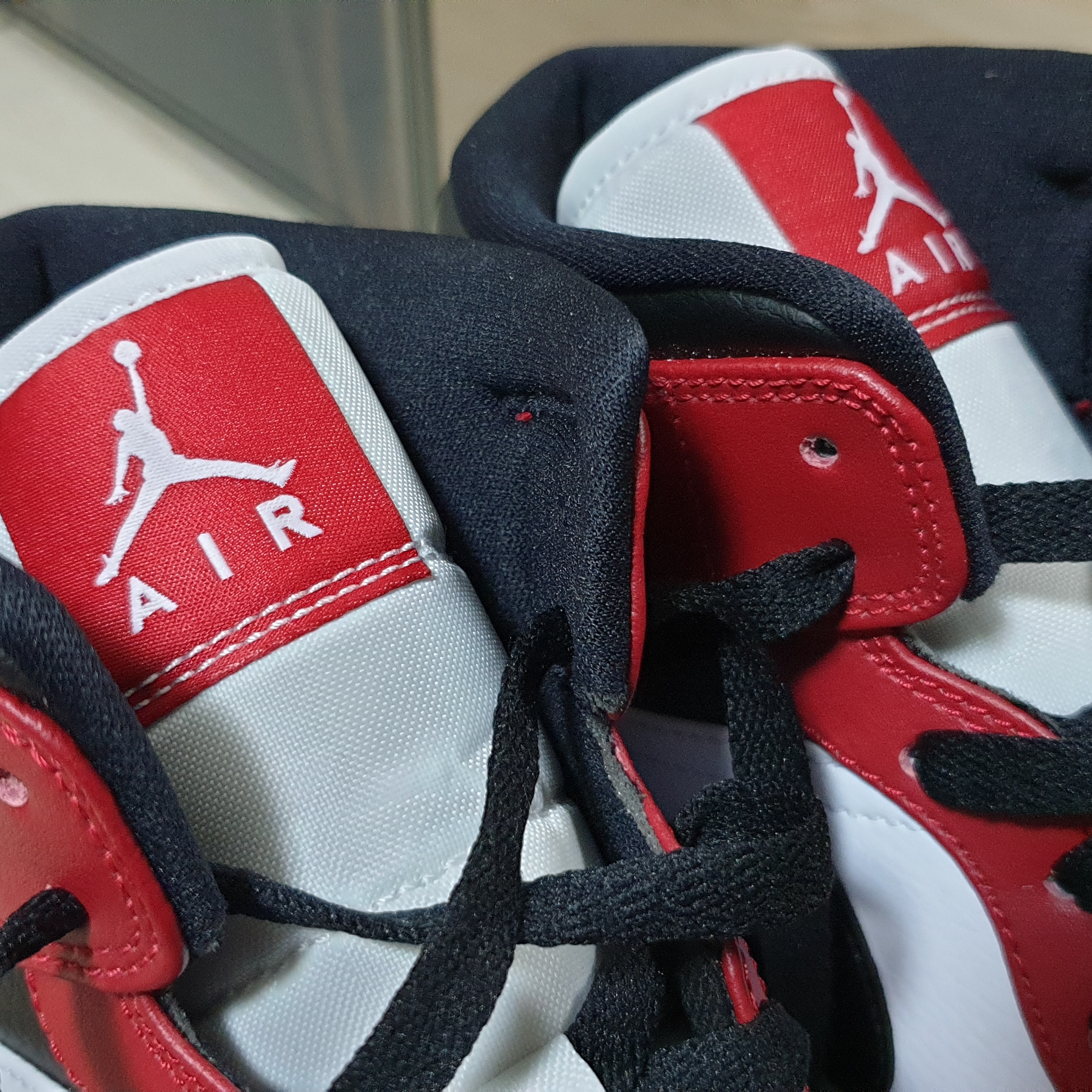 Jordan 1 Mid Chicago 2020 착용 스타일 - 3