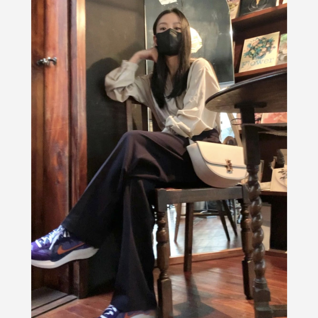 Nike x Sacai VaporWaffle Dark Iris 착용 스타일 - 3