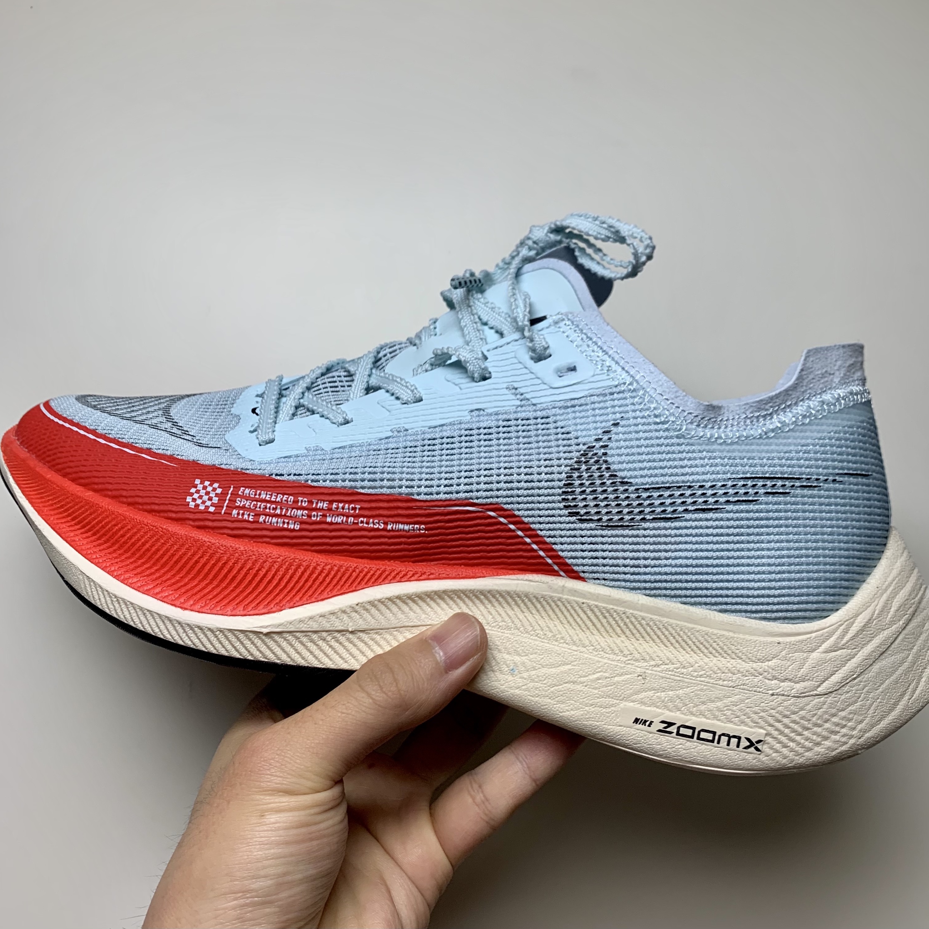 Nike ZoomX Vaporfly Next% 2 Aurora Green, Nike ZoomX Vaporfly Next% 2 Glacier Blue 착용 스타일 - 1