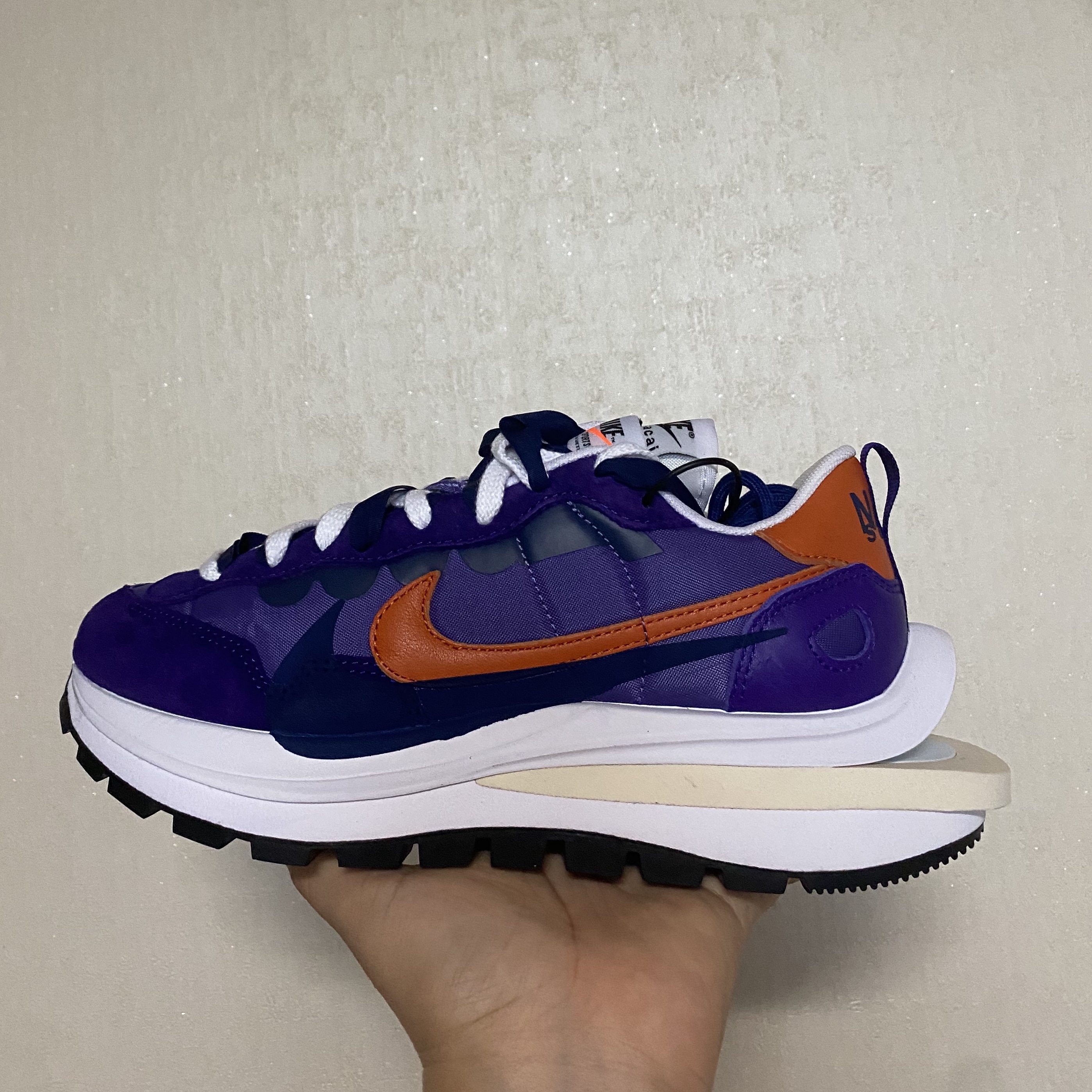 Nike x Sacai VaporWaffle Dark Iris 착용 스타일