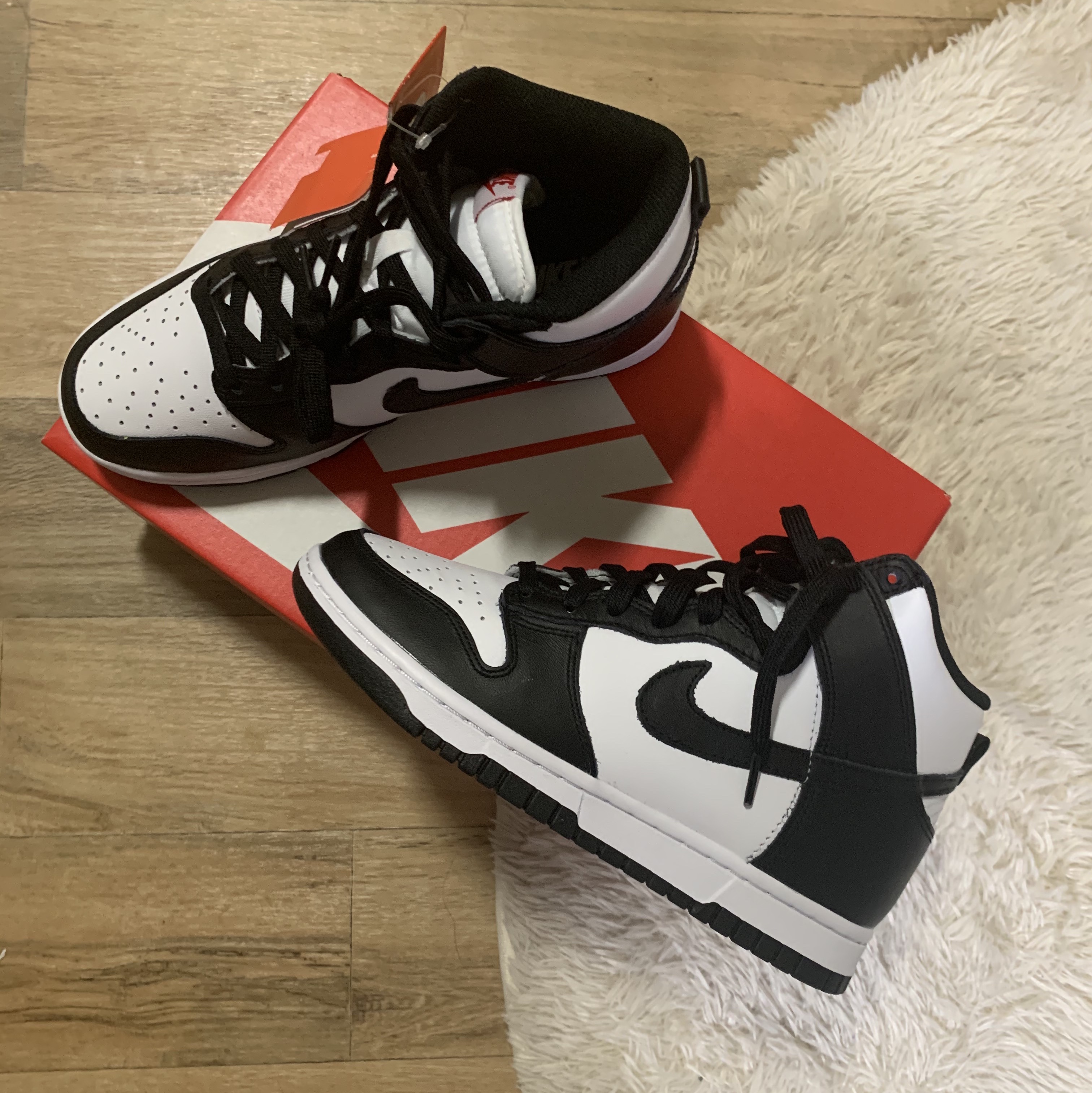 (W) Nike Dunk High Black and White 착용 스타일
