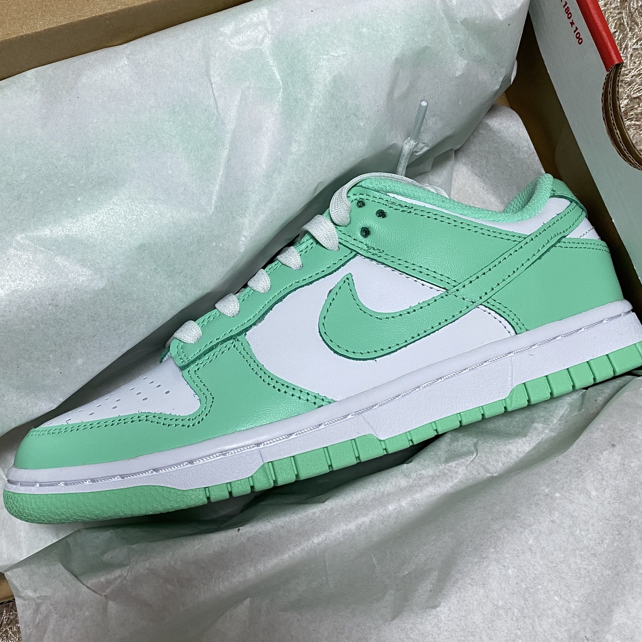 (W) Nike Dunk Low Green Glow 착용 스타일