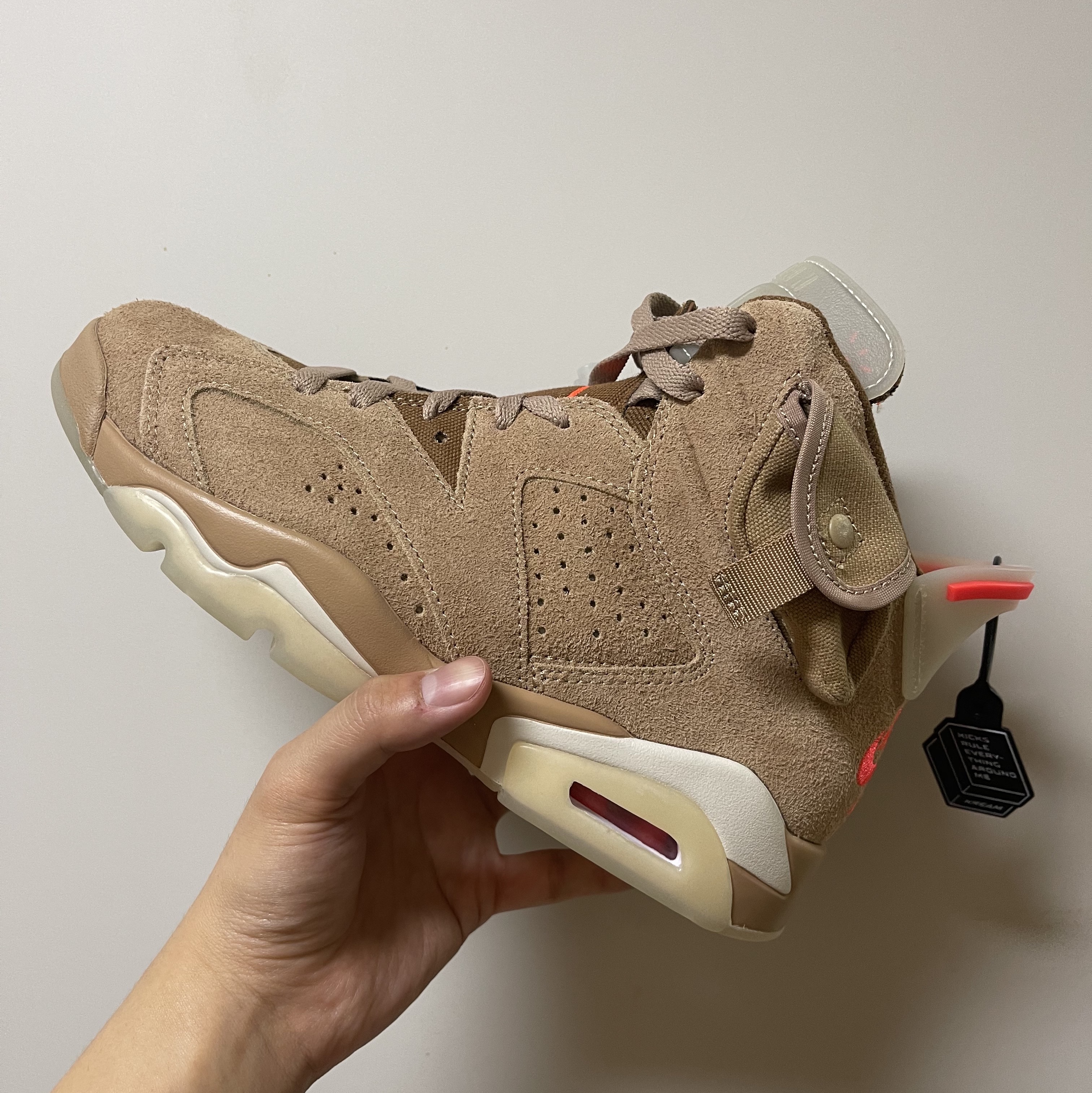 Jordan 6 x Travis Scott Retro SP British Khaki 착용 스타일 - 1