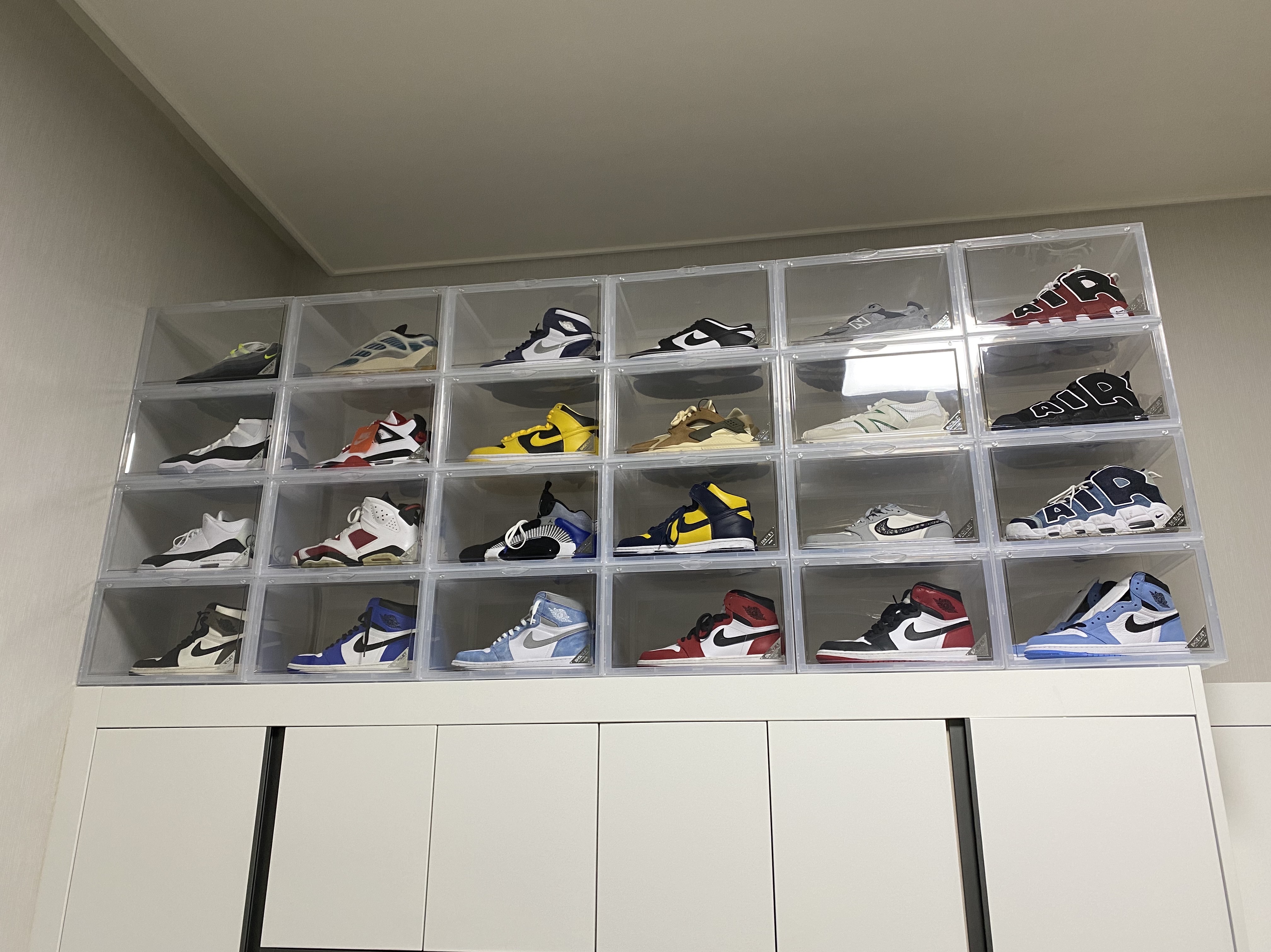 Jordan 1 x Dior Low OG, Jordan 1 Retro High OG University Blue 착용 스타일