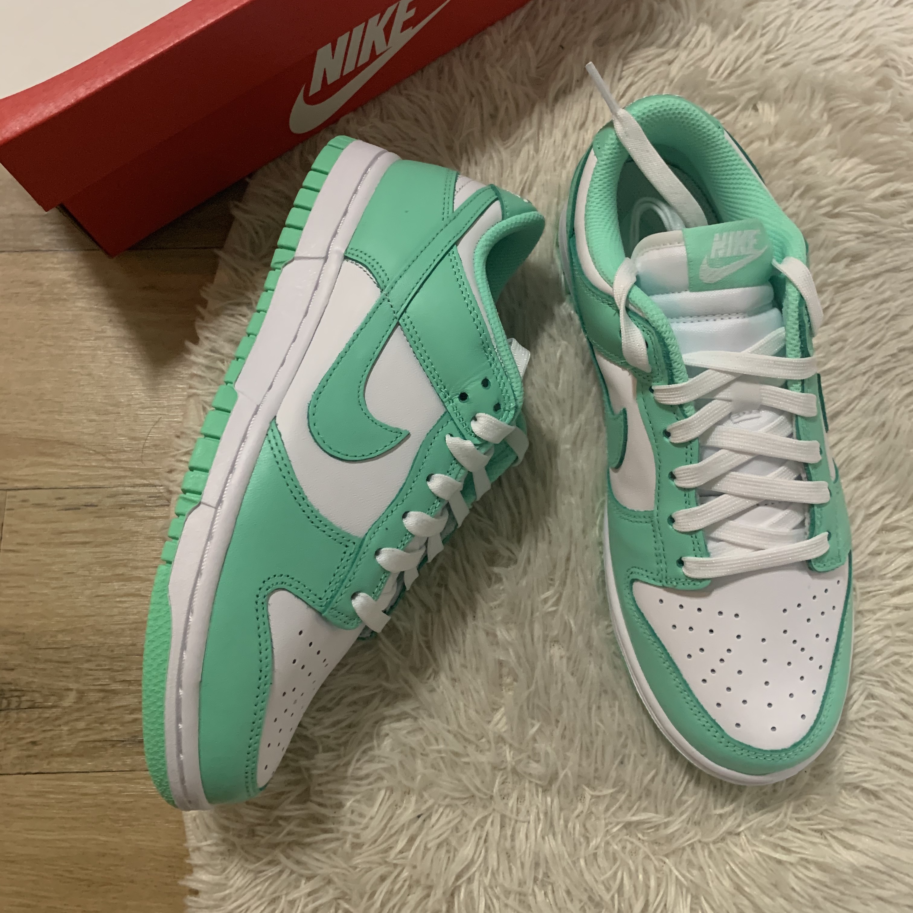 (W) Nike Dunk Low Green Glow 착용 스타일