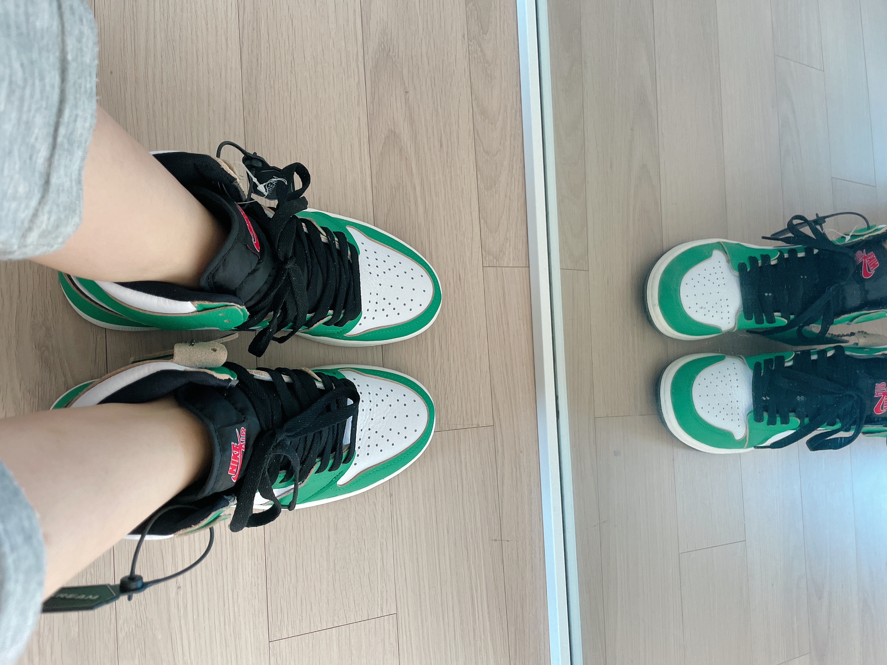 (W) Jordan 1 Retro High OG Lucky Green, (W) Jordan 1 Zoom Air CMFT Summit Sail 착용 스타일 - 2