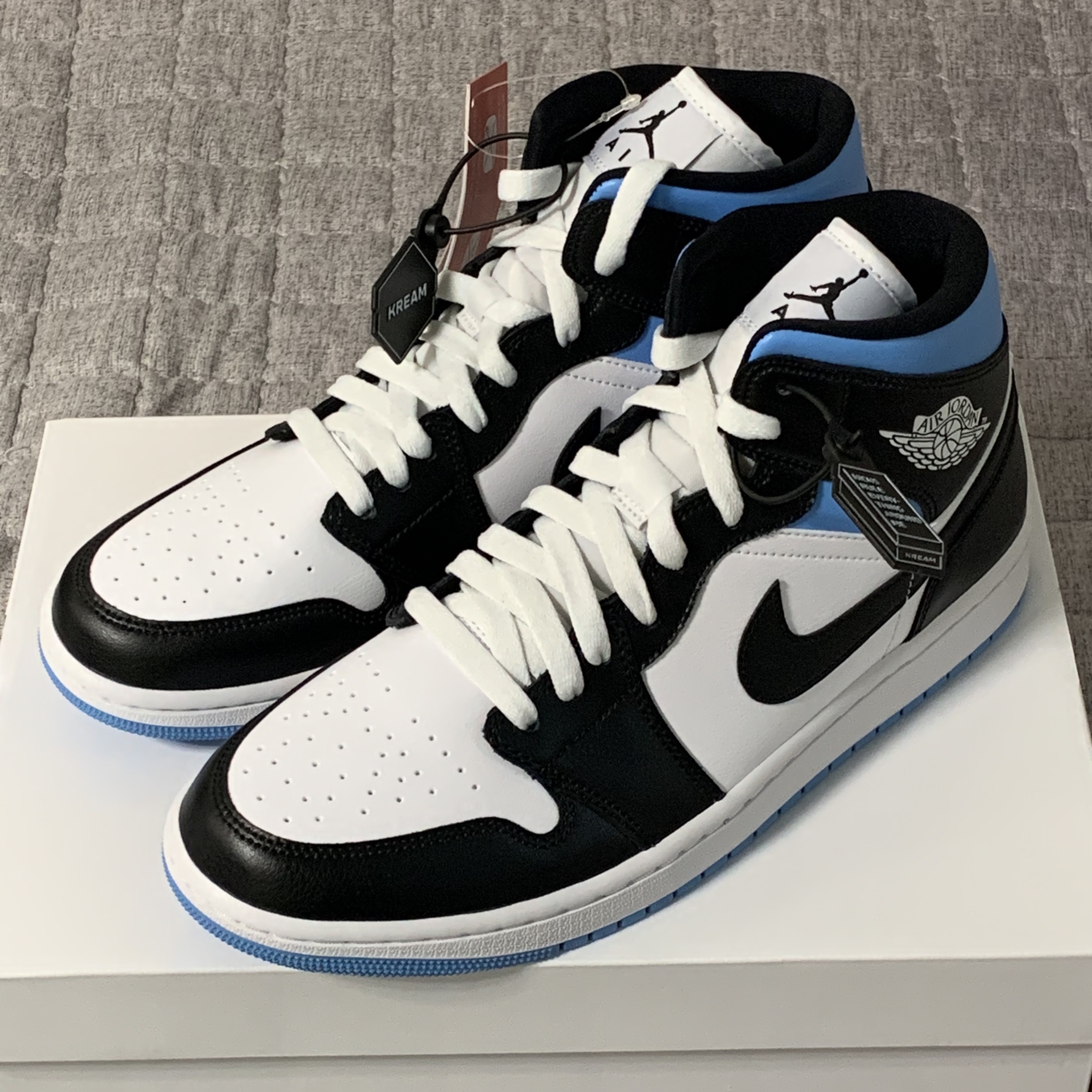 (W) Jordan 1 Mid White Black University Blue 착용 스타일 - 5