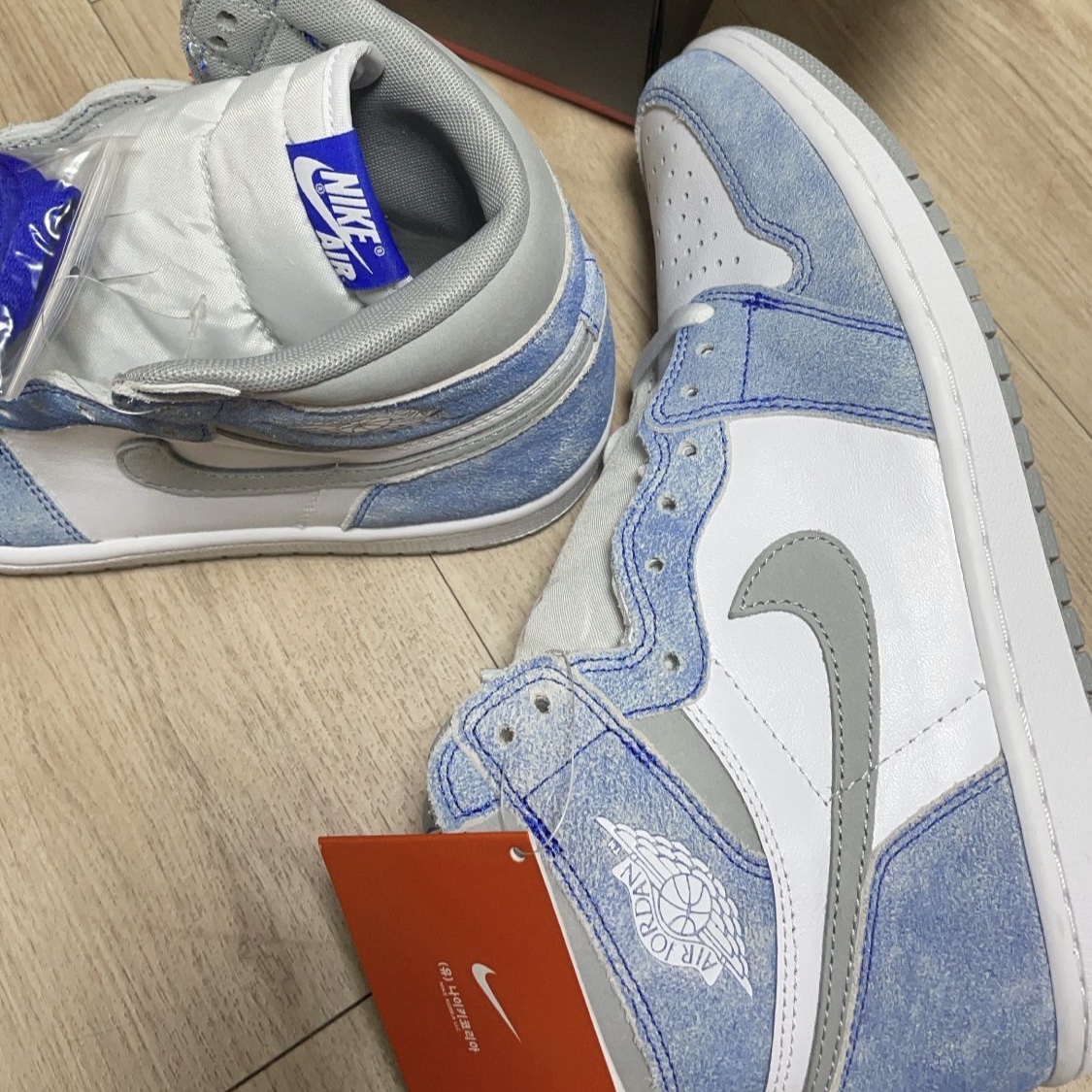 Jordan 1 Retro High OG Hyper Royal 착용 스타일