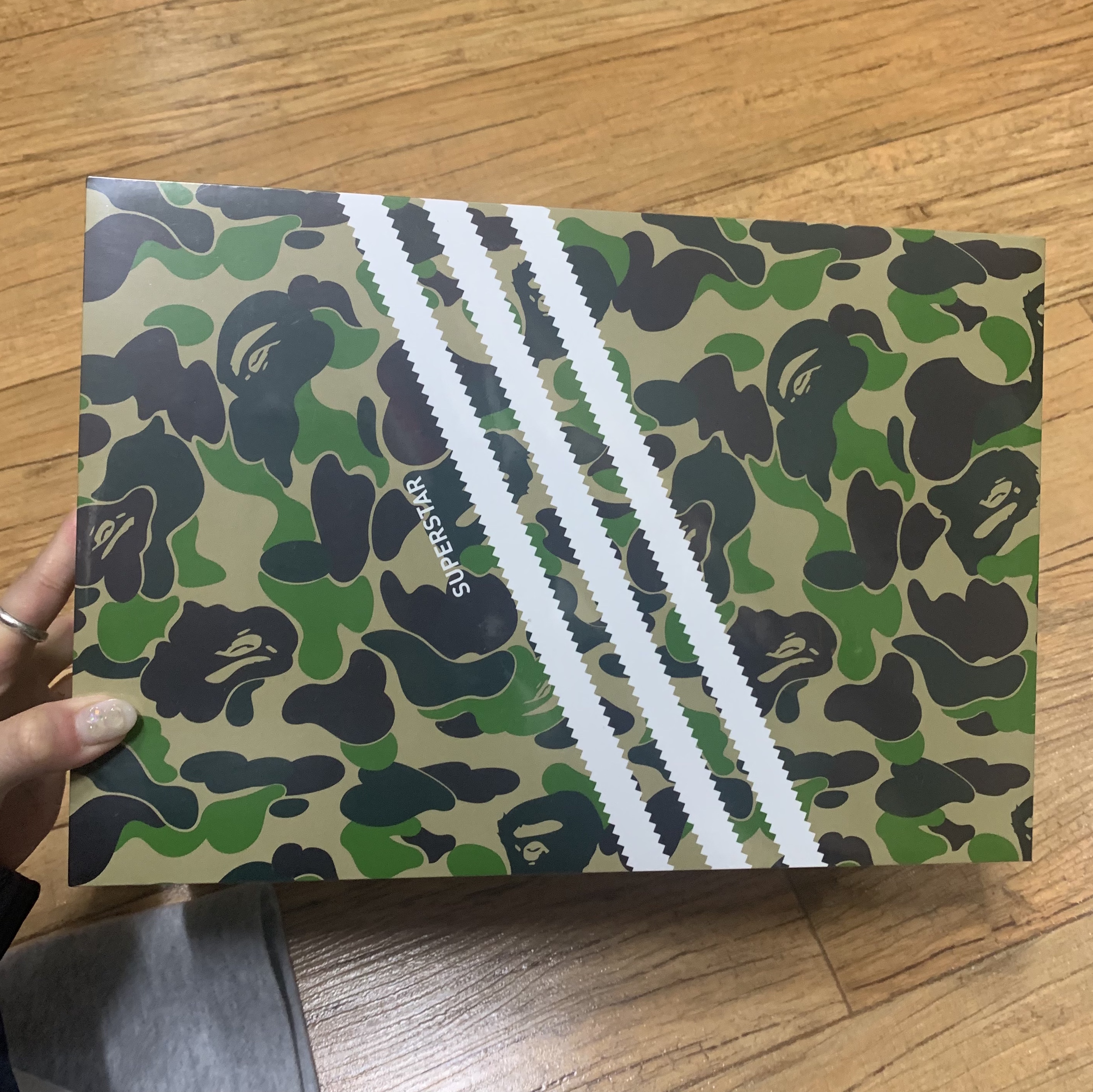 Adidas x BAPE Superstar 80s Green Camo 착용 스타일 - 2