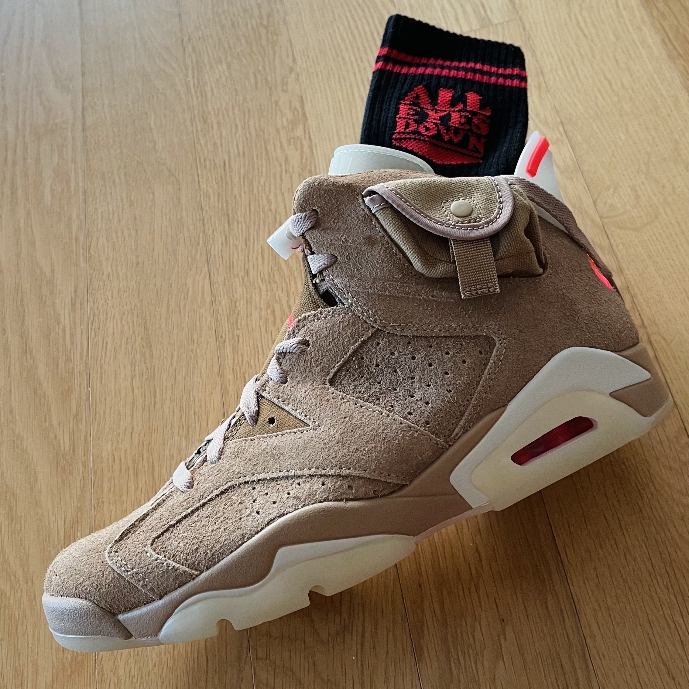 Jordan 6 x Travis Scott Retro SP British Khaki 착용 스타일 - 2