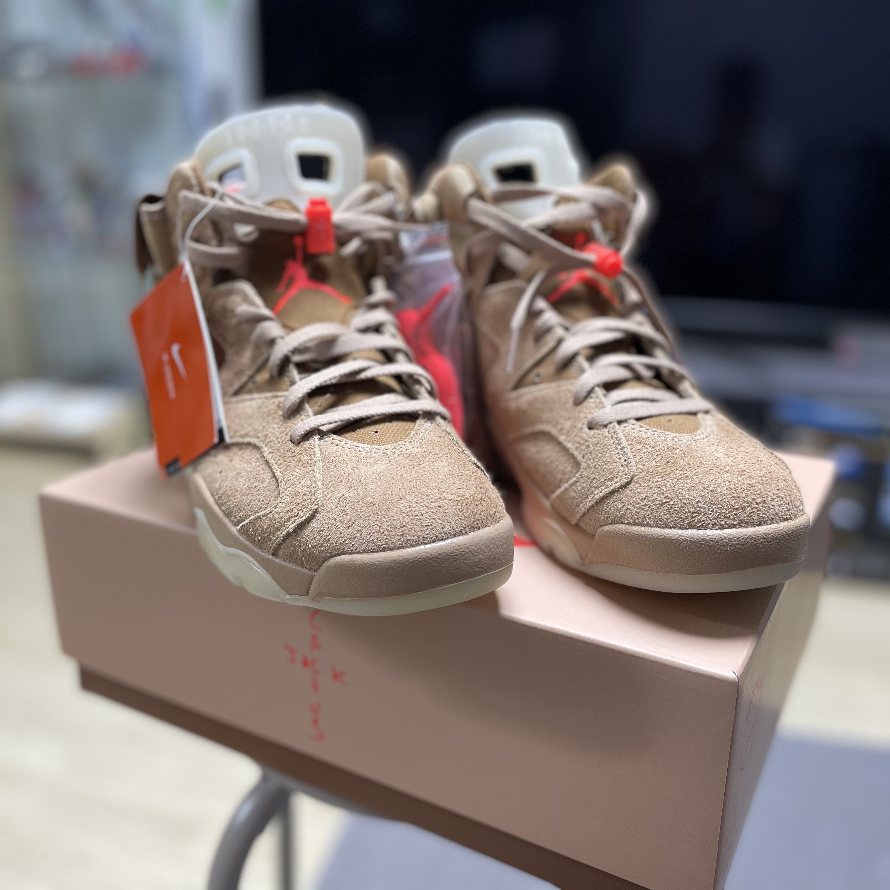 Jordan 6 x Travis Scott Retro SP British Khaki 착용 스타일