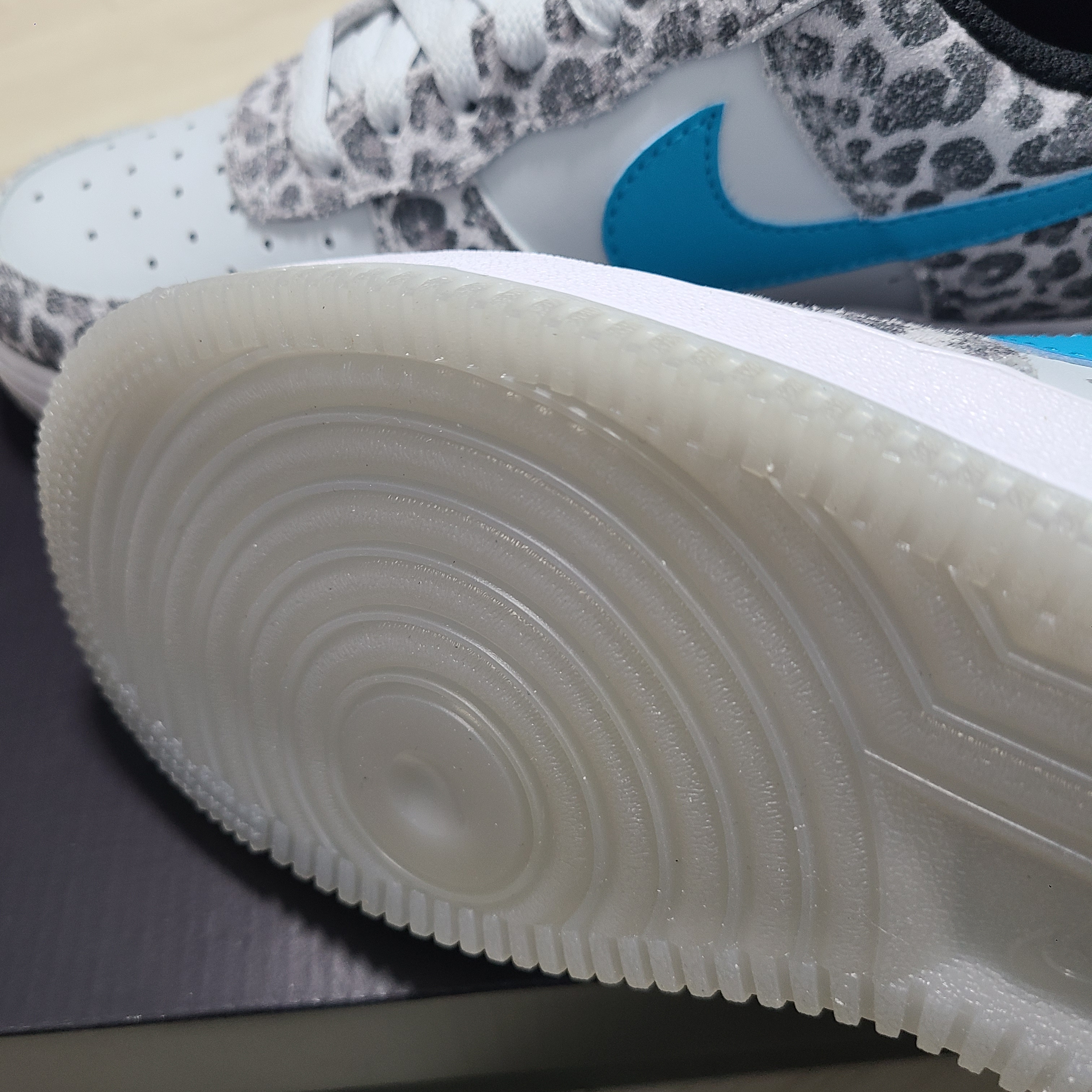 Nike Air Force 1 '07 PRM Pure Platinum 착용 스타일 - 3