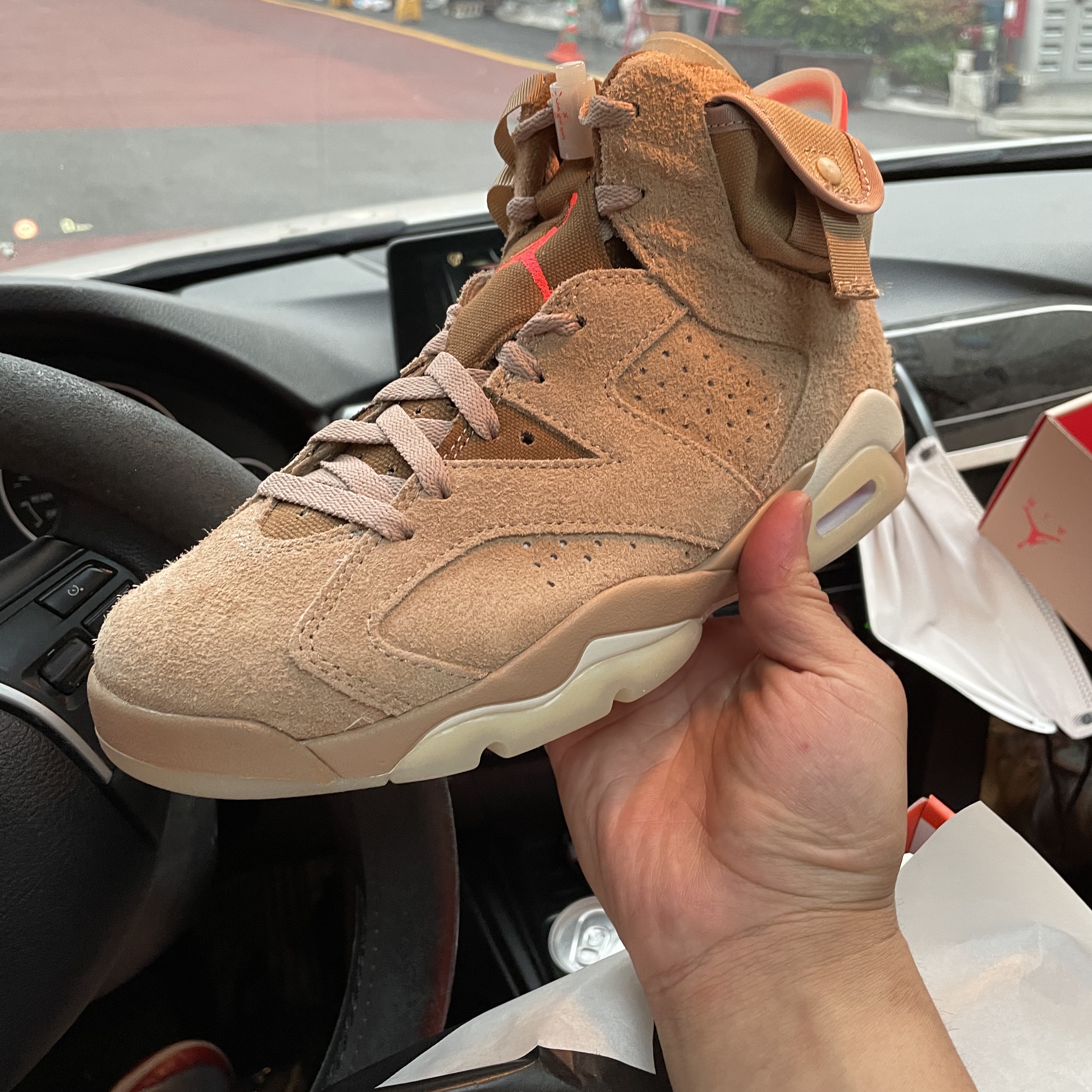 Nike x Sacai VaporWaffle Dark Iris, Jordan 6 x Travis Scott Retro SP British Khaki 착용 스타일 - 2