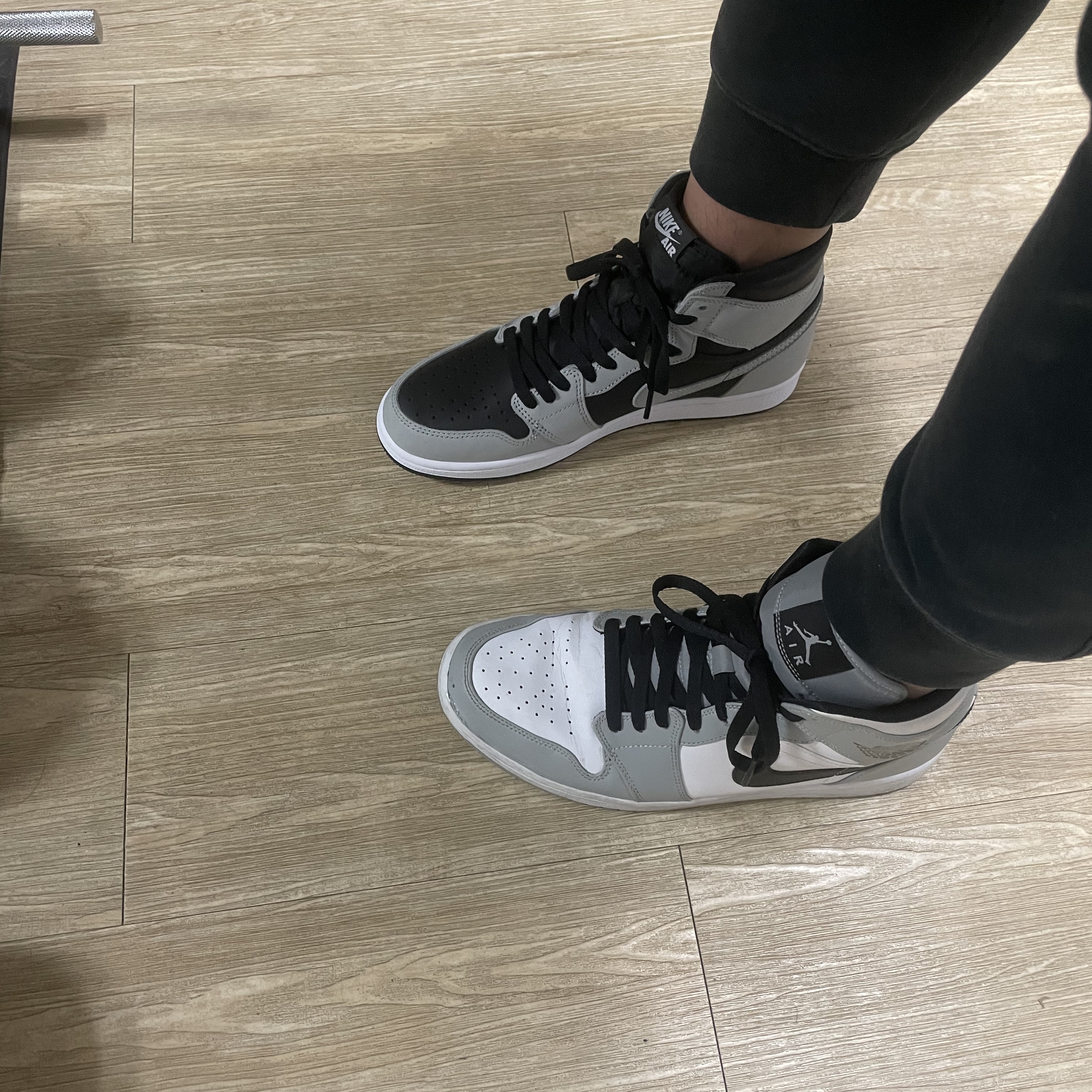 Jordan 1 Retro High OG Shadow 2.0, Jordan 1 Mid Light Smoke Grey 착용 스타일 - 2