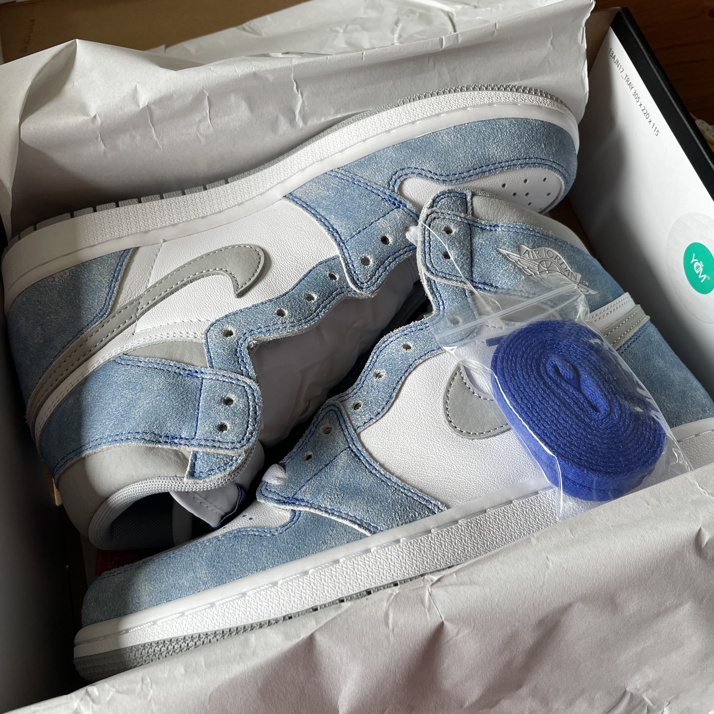 Jordan 1 Retro High OG Hyper Royal 착용 스타일