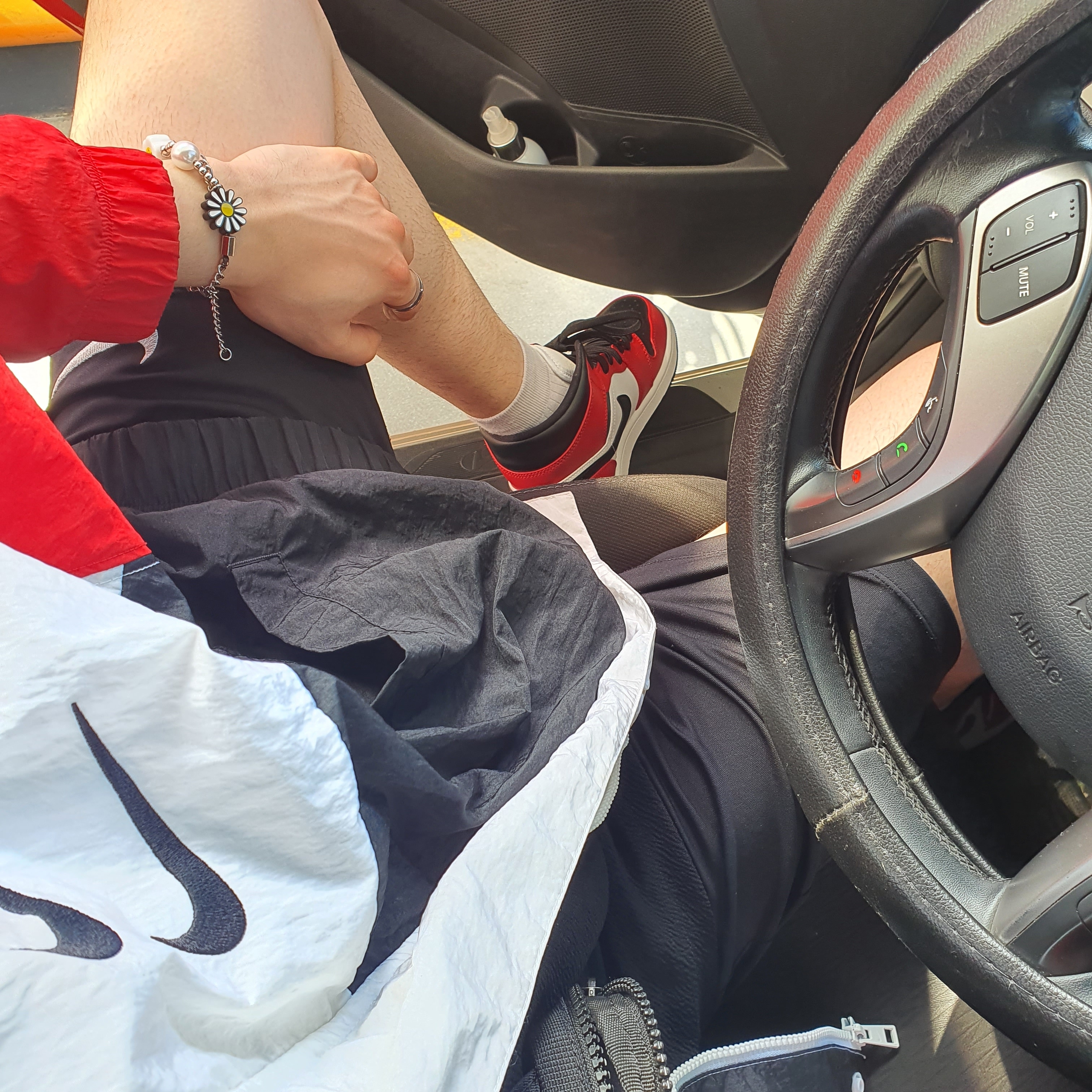 Jordan 1 Mid Chicago Black Toe 착용 스타일