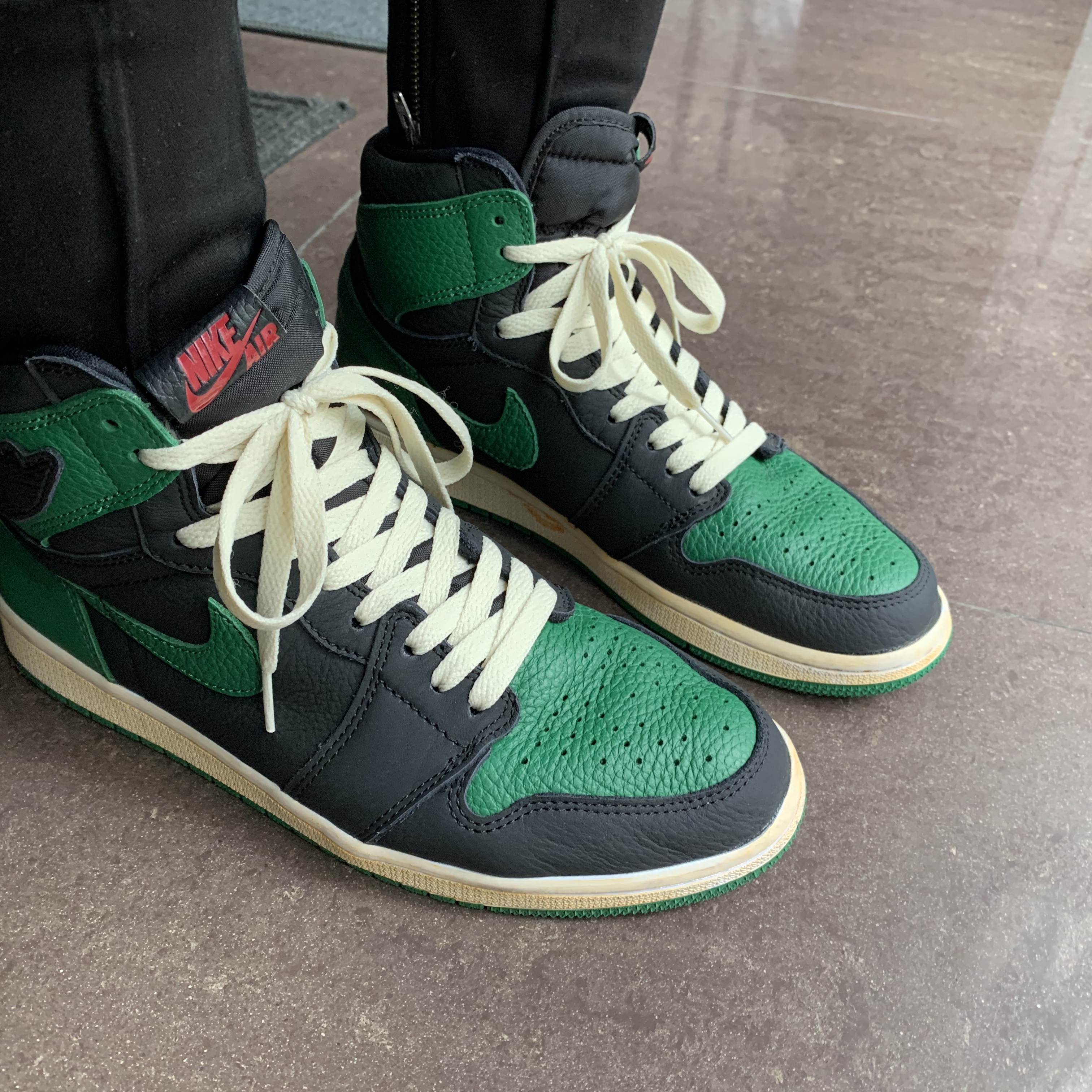 Jordan 1 Retro High OG Pine Green Black 착용 스타일 - 3
