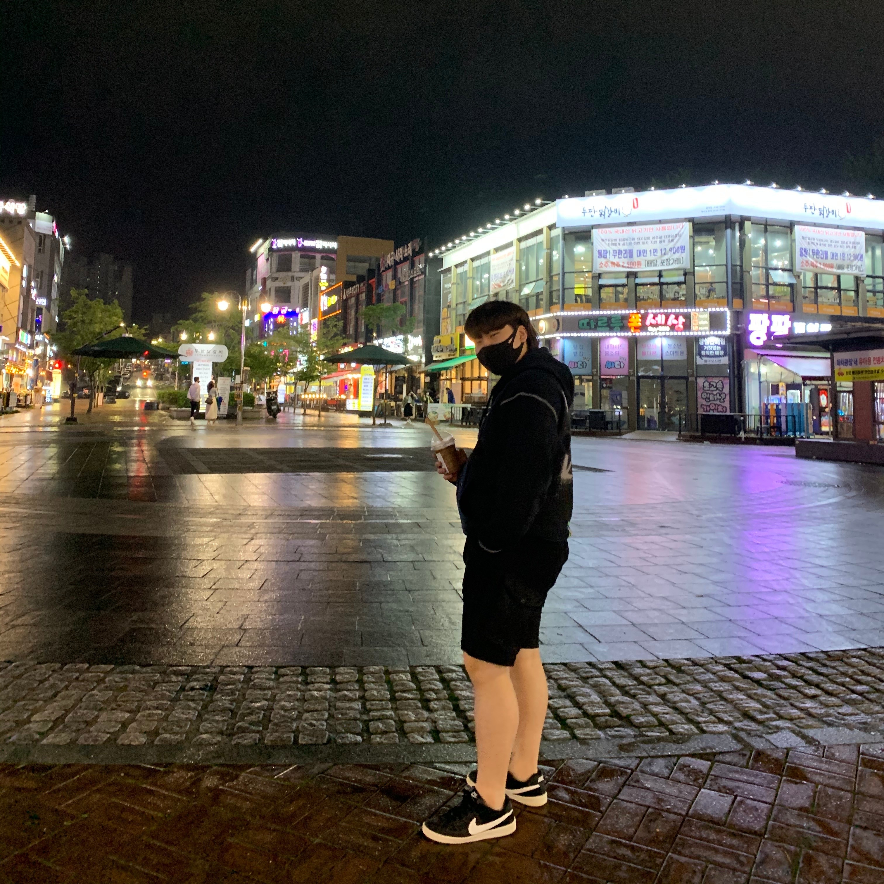 Nike x Off-White NRG RU Hoodie, Stone Island 650F3 Ghost Piece Fleece Bermuda Shorts Navy Blue - 20SS 착용 스타일