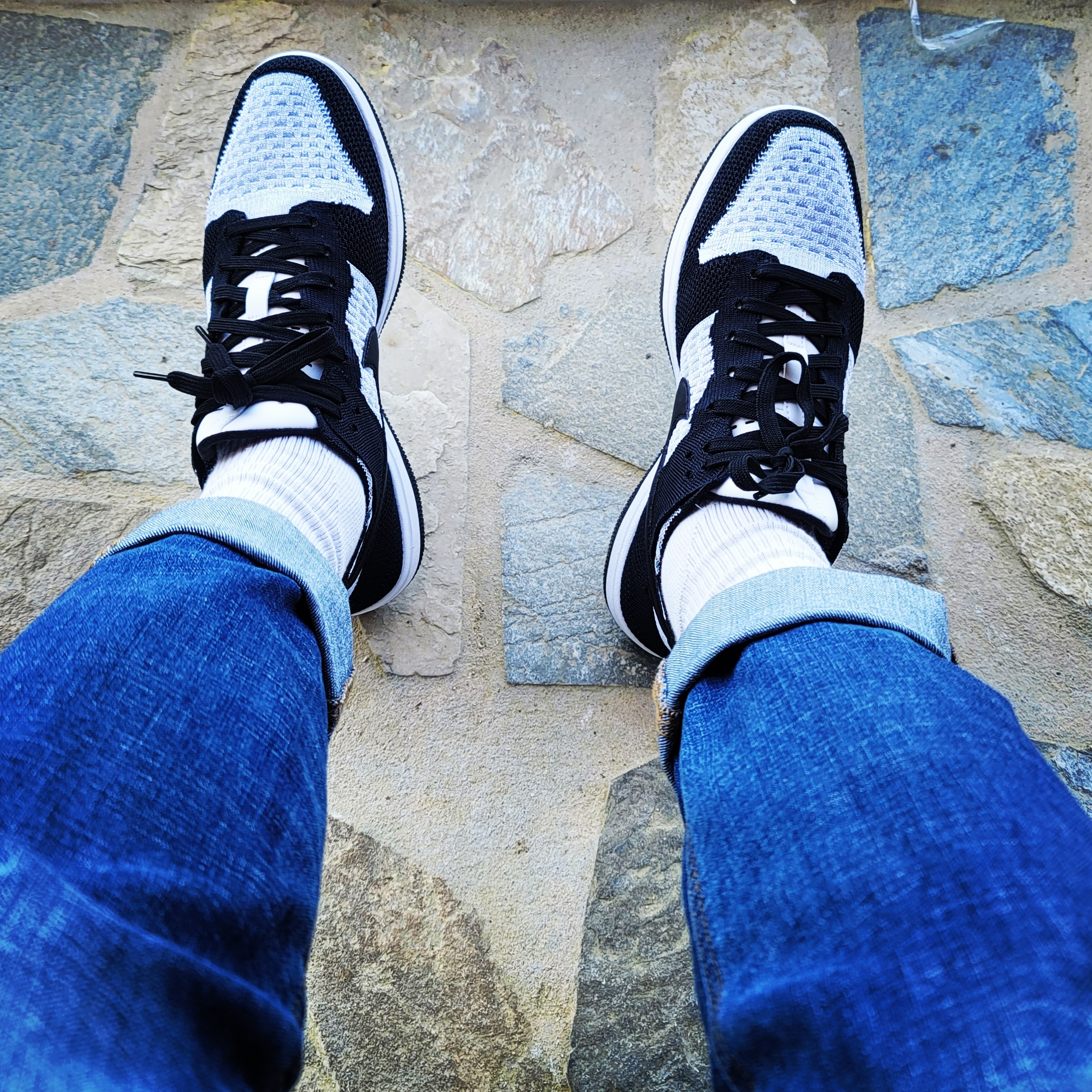 Nike Dunk Low Flyknit White Wolf Grey 착용 스타일