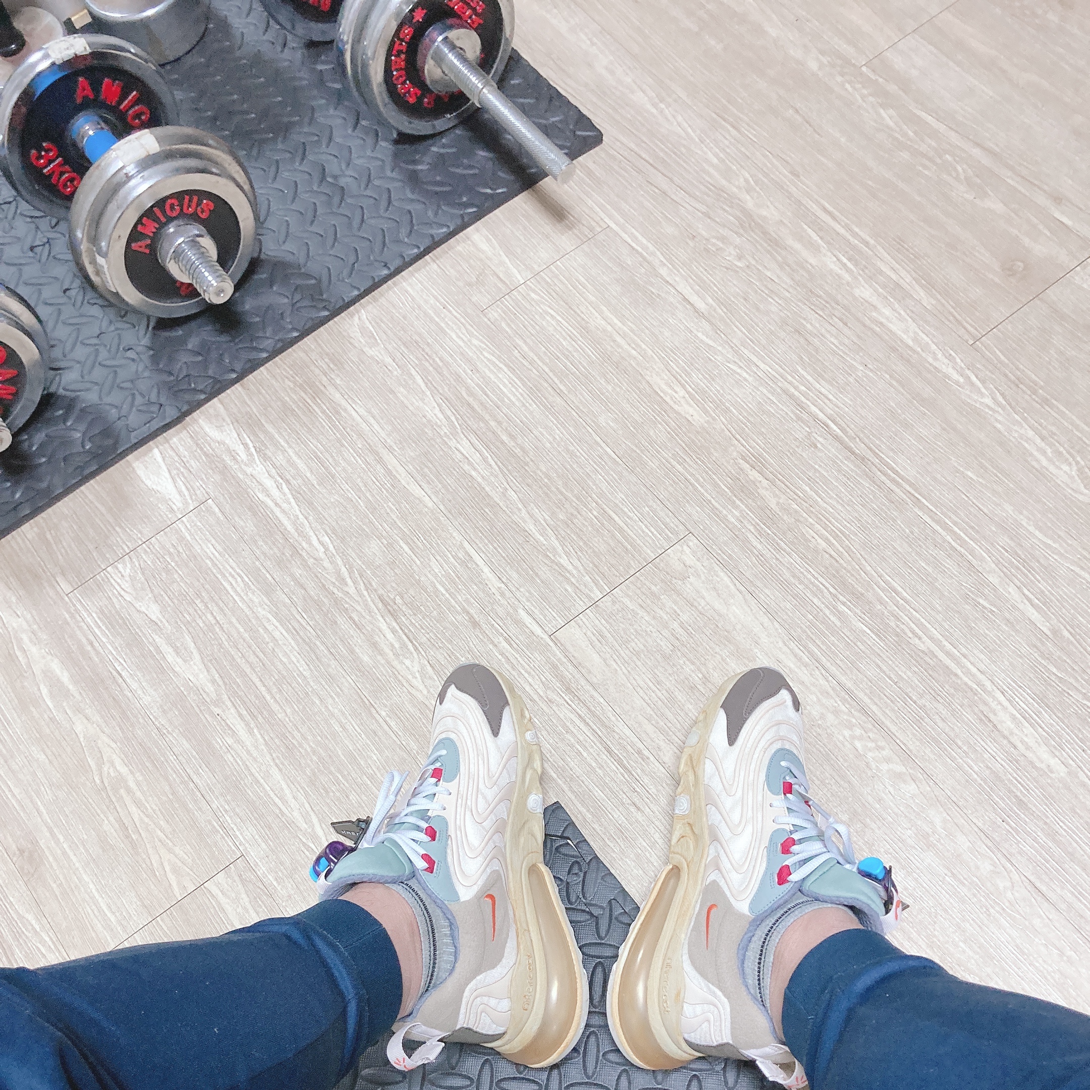 Nike x Travis Scott Air Max 270 React Cactus Trails 착용 스타일 - 4