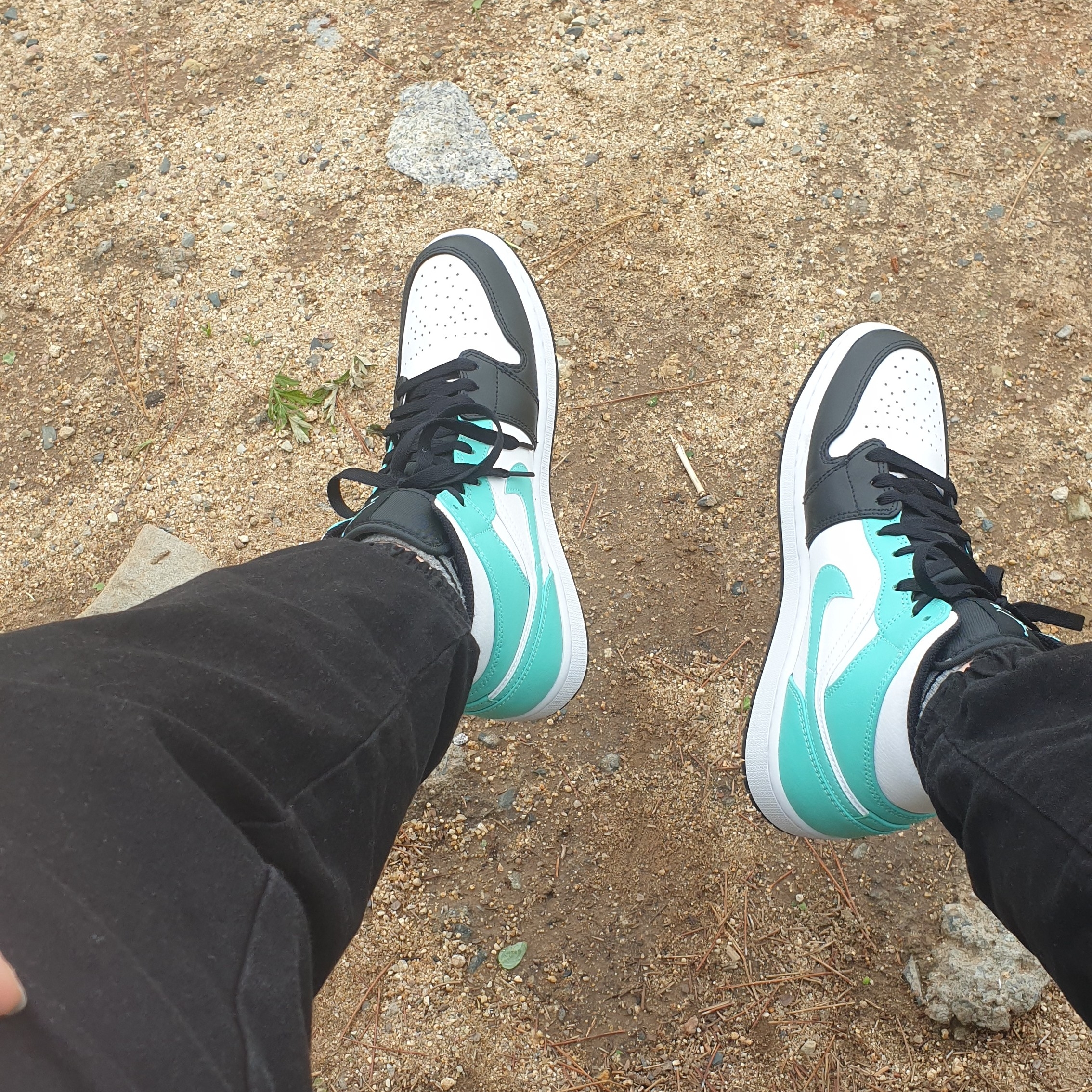 Jordan 1 Mid Tropical Twist 착용 스타일 - 1