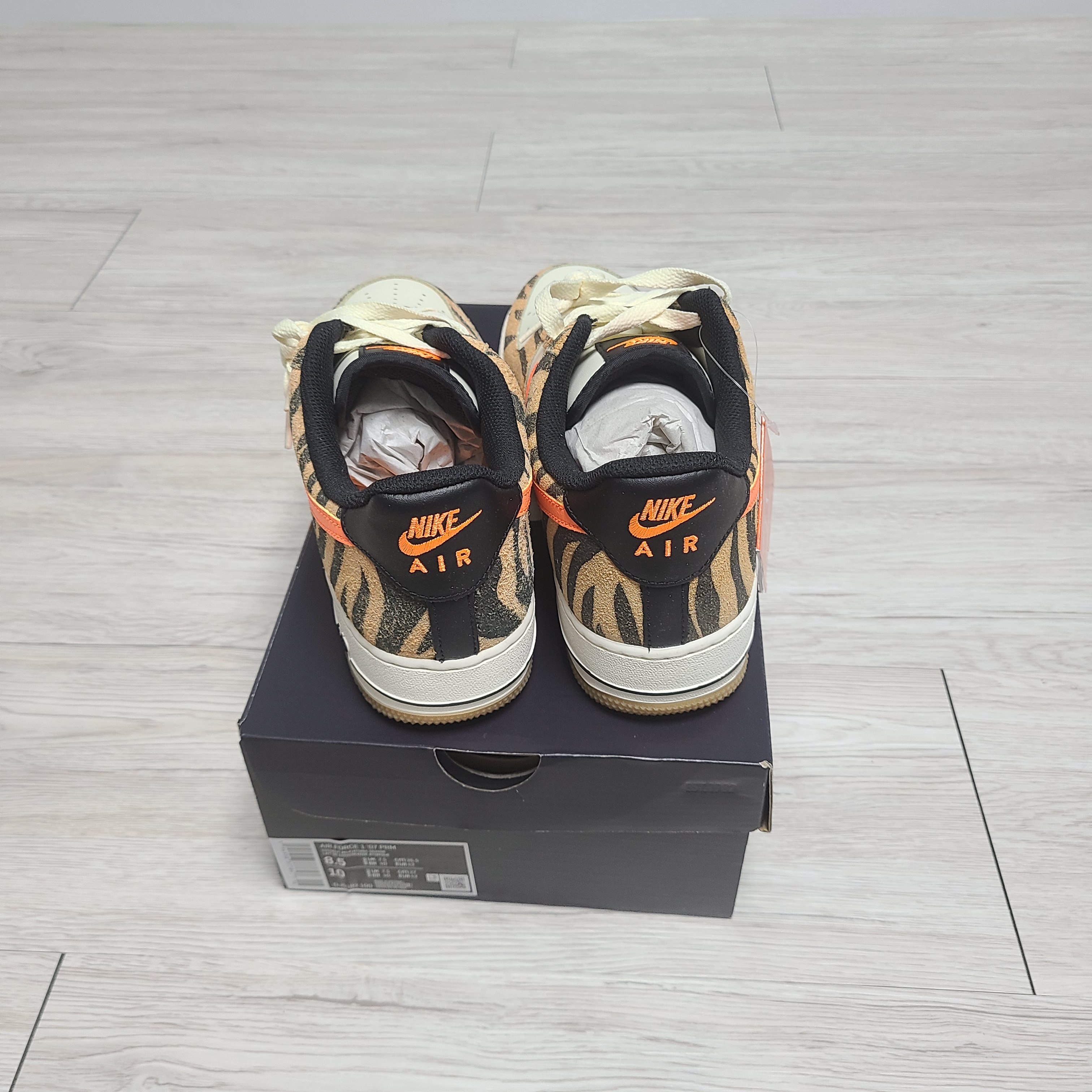 Nike Air Force 1 '07 PRM Orange Zebra 착용 스타일 - 3