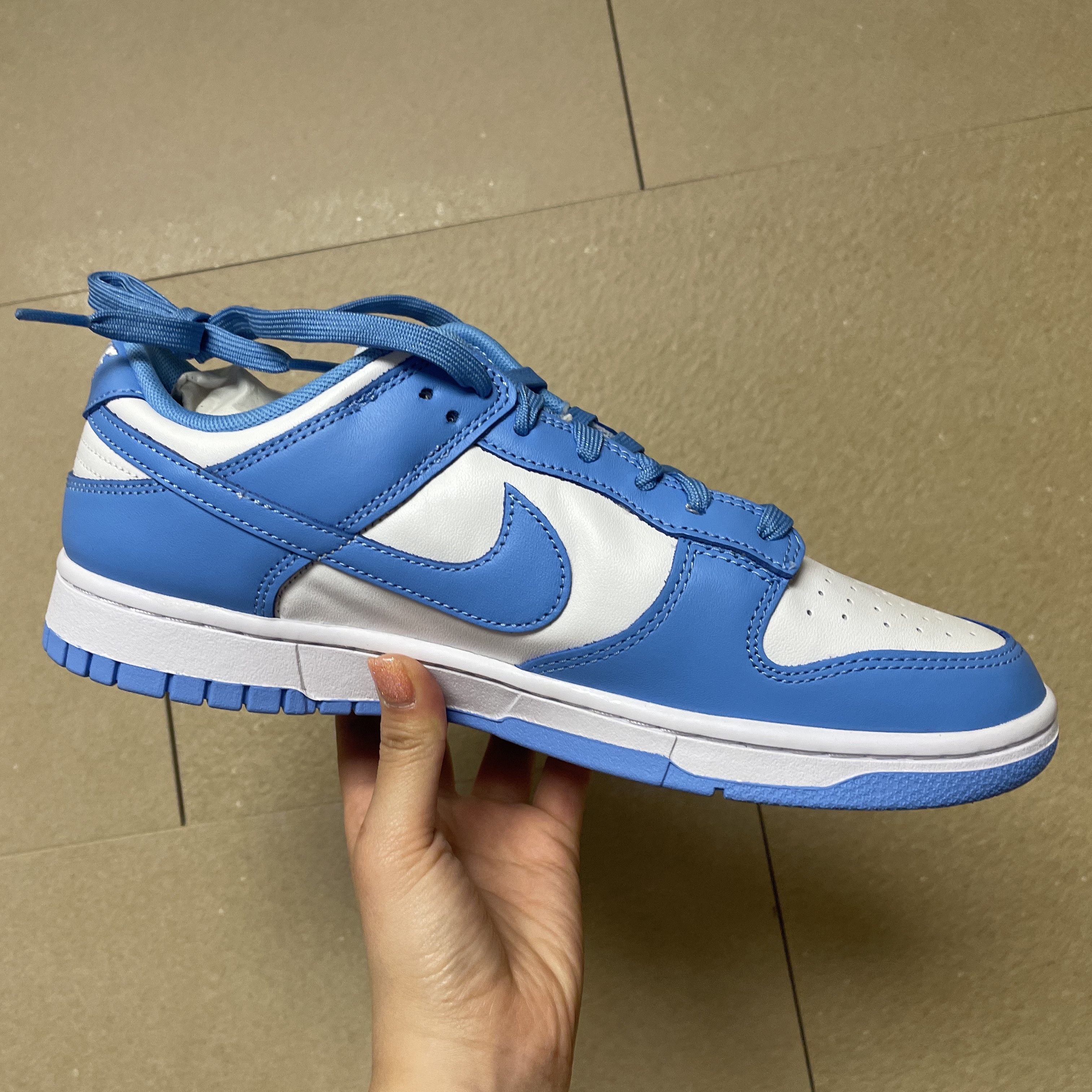 Nike Dunk Low Retro University Blue 착용 스타일 - 1