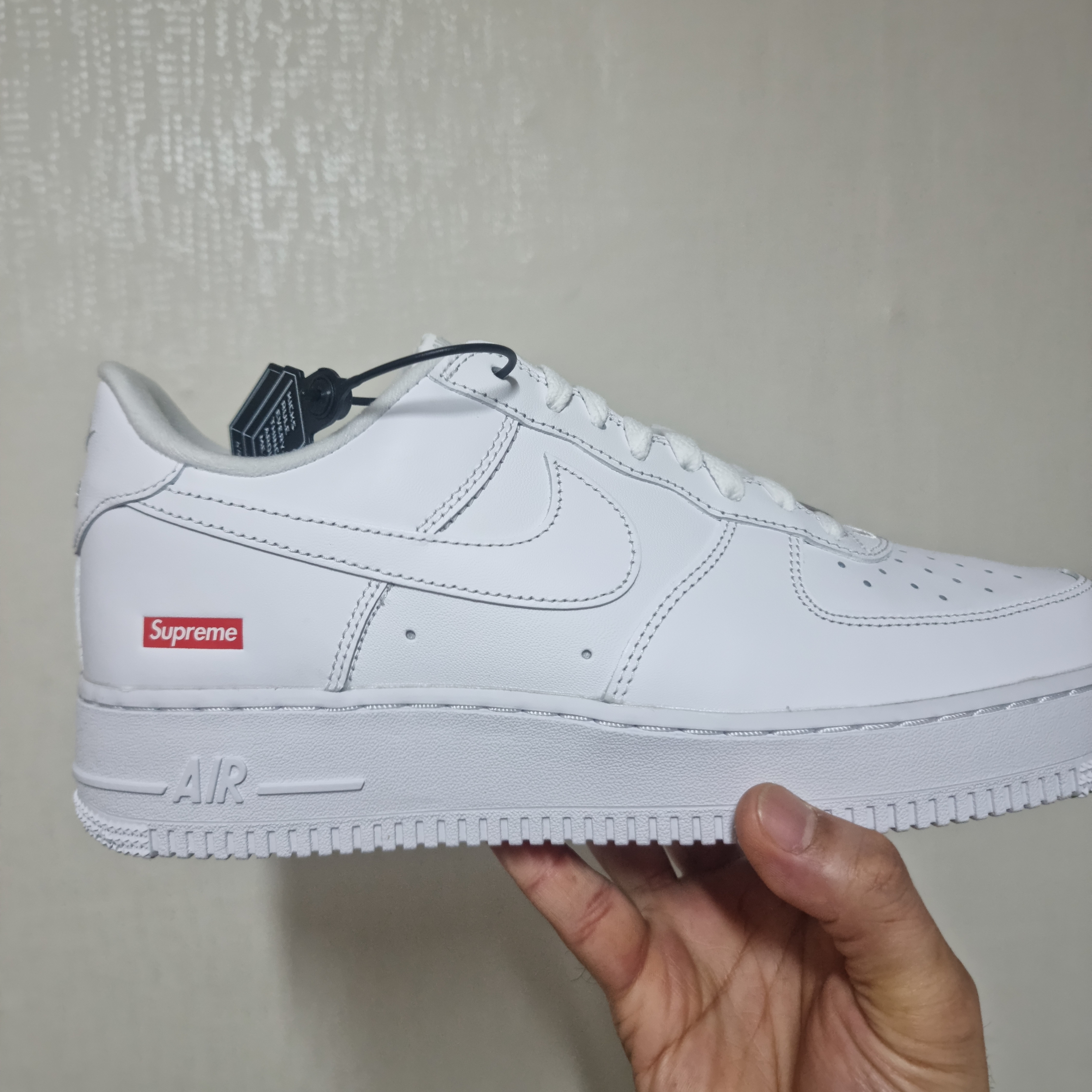 Nike x Supreme Air Force 1 Low White, Nike x Stussy Air Force 1 Low Triple Black 착용 스타일 - 4