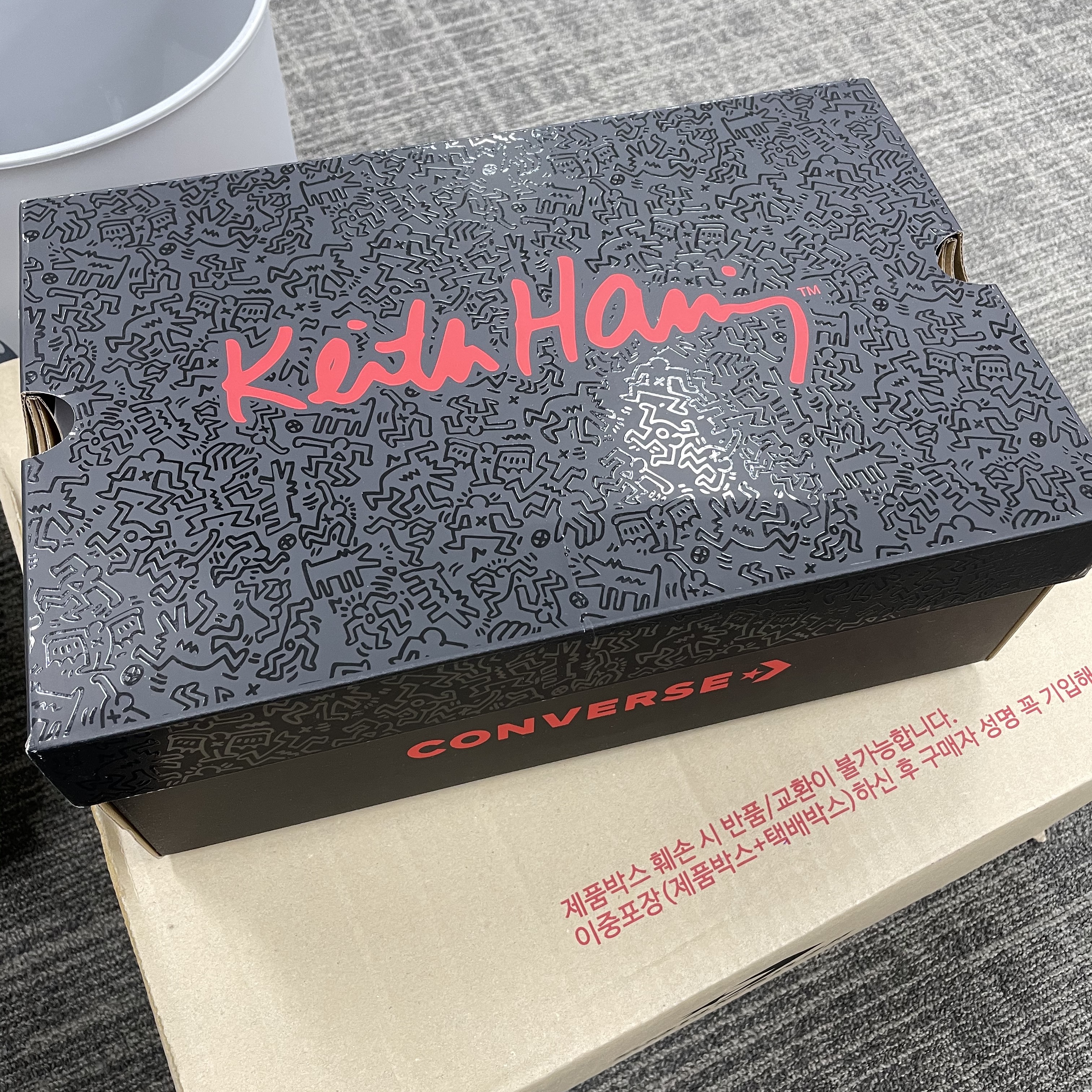 Converse x Keith Haring Run Star Hike Hi Black Red 착용 스타일 - 5