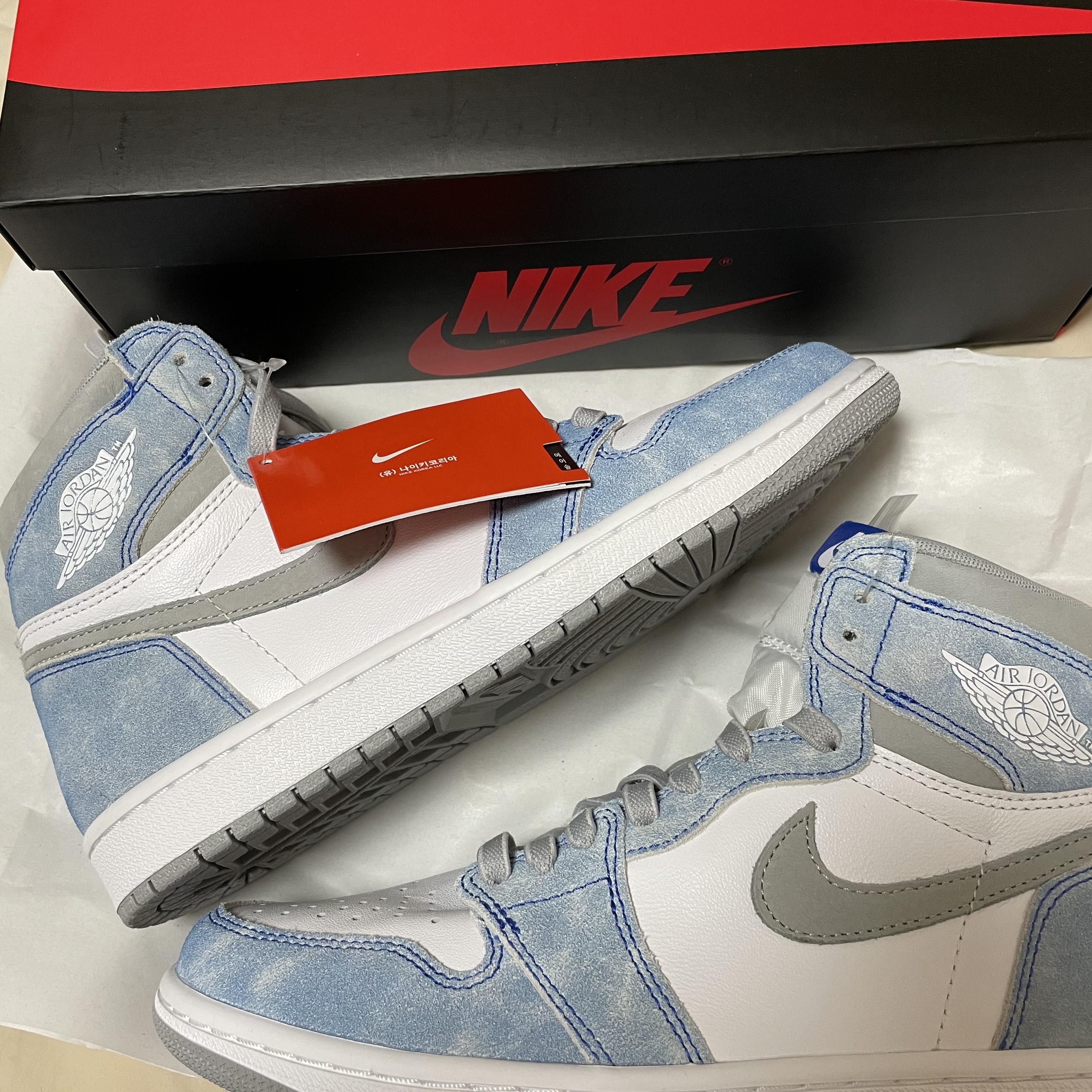 Jordan 1 Retro High OG Hyper Royal 착용 스타일