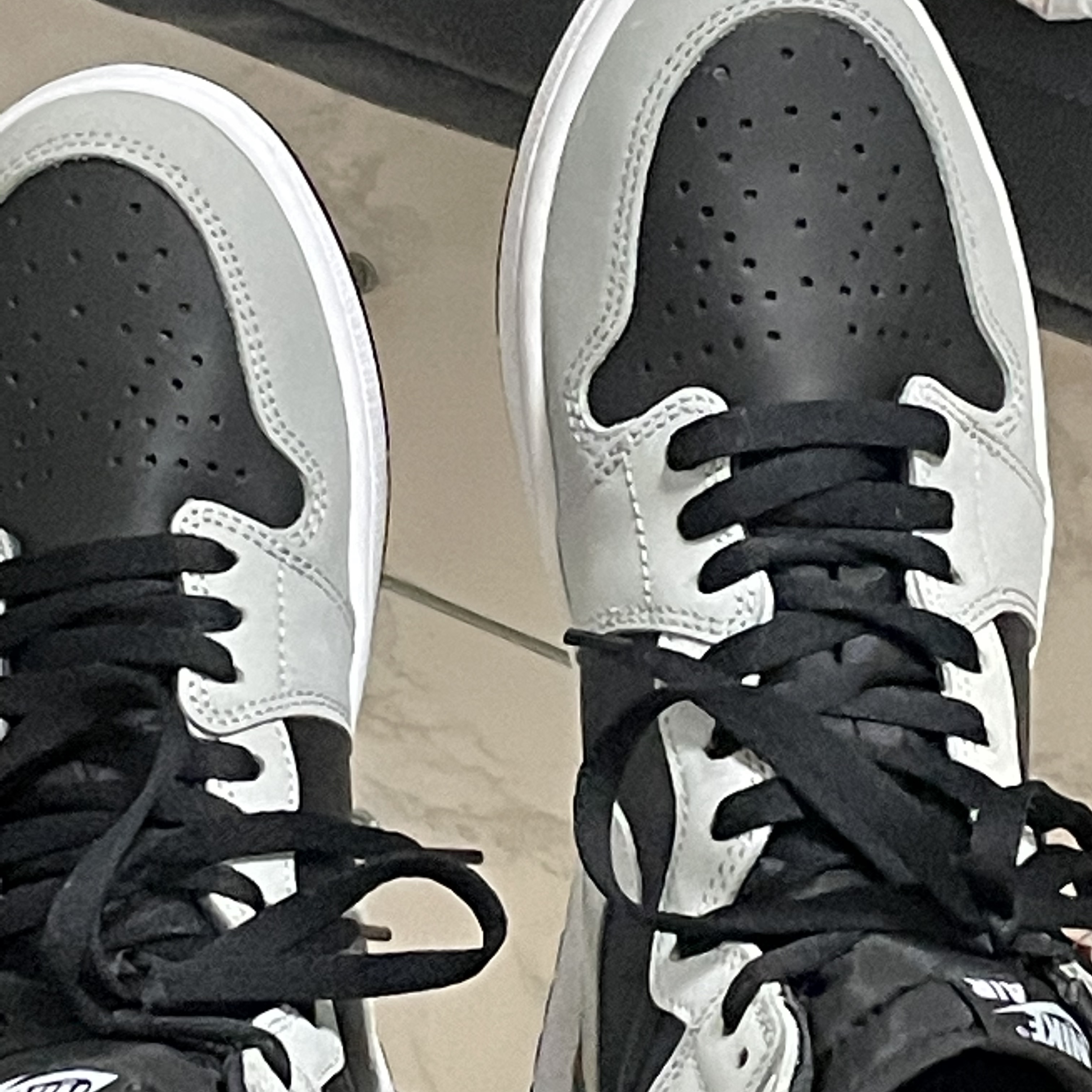 Jordan 1 Retro High OG Shadow 2.0 착용 스타일 - 1