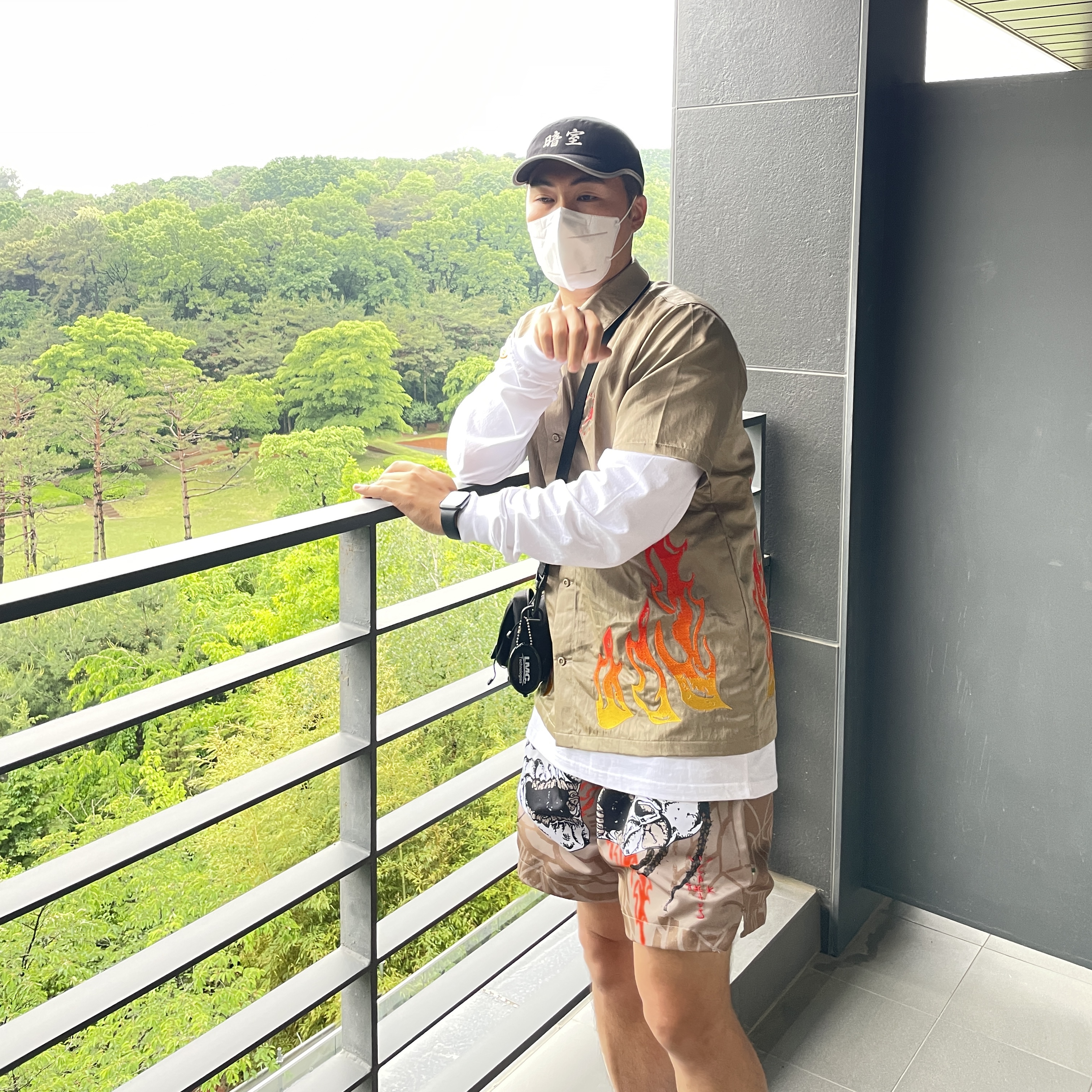 Jordan x Travis Scott Button Down Top - Asia, Jordan x Travis Scott Pool Shorts - Asia 착용 스타일 - 1