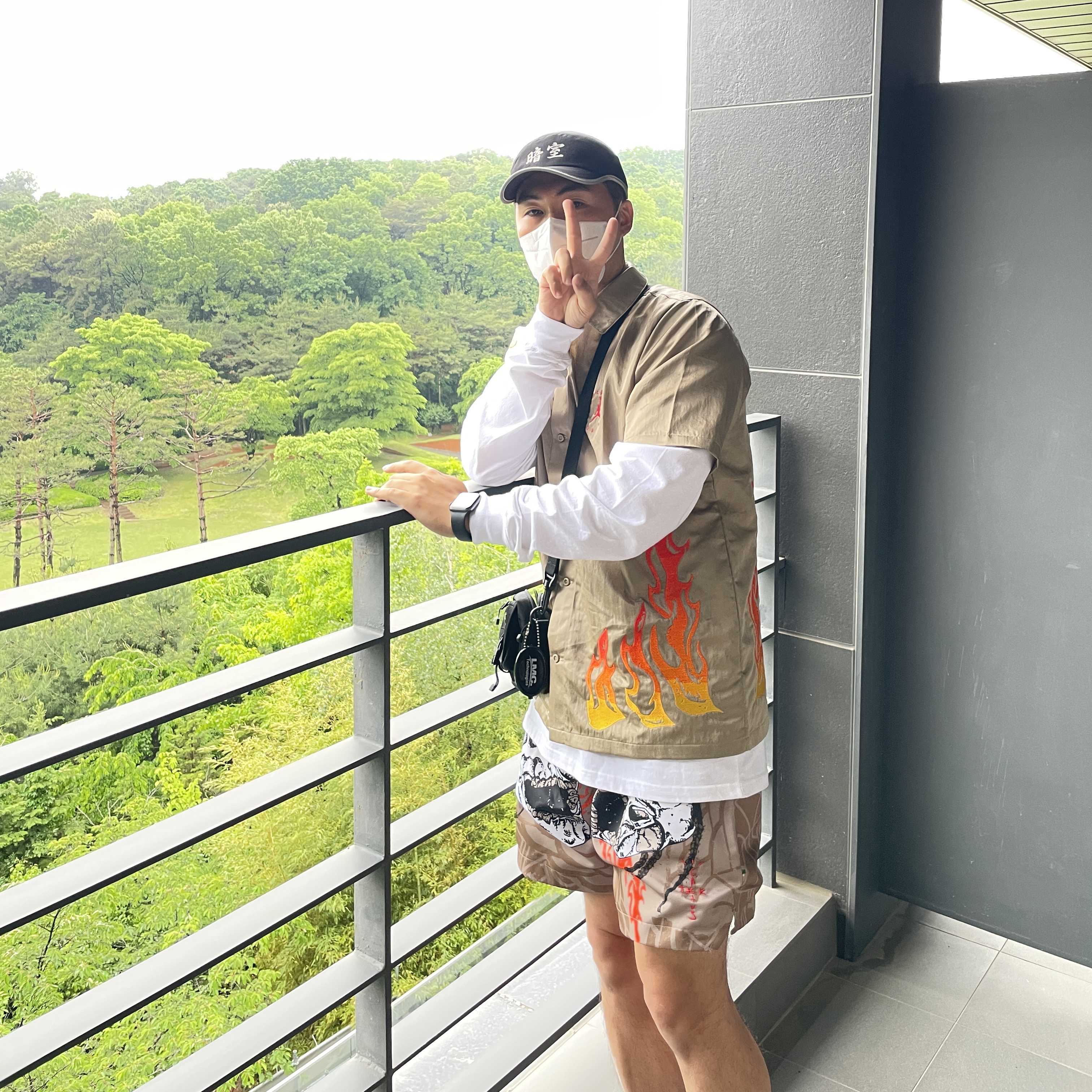 Jordan x Travis Scott Button Down Top - Asia, Jordan x Travis Scott Pool Shorts - Asia 착용 스타일 - 3