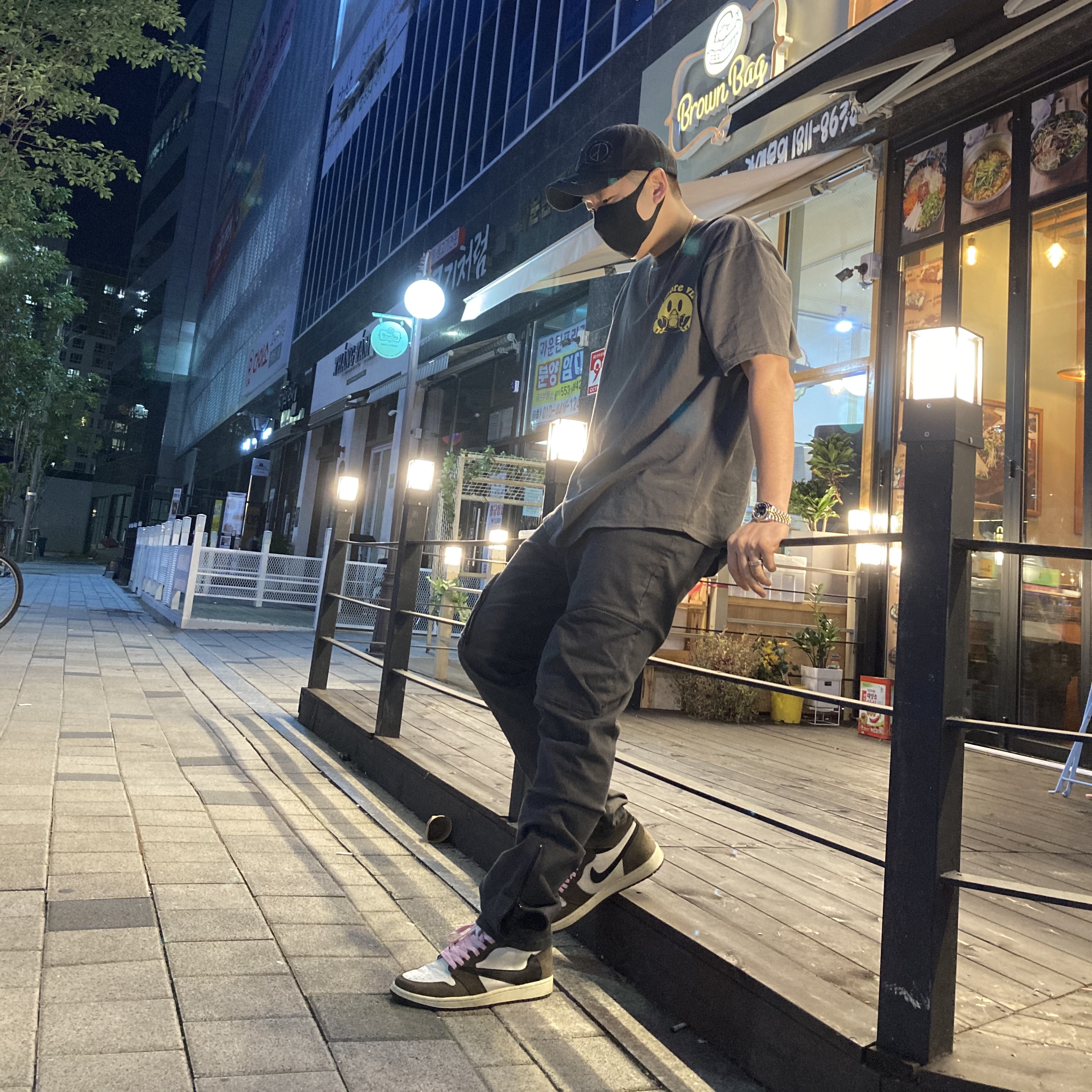 Jordan 1 x Travis Scott Retro High OG SP Mocha 착용 스타일