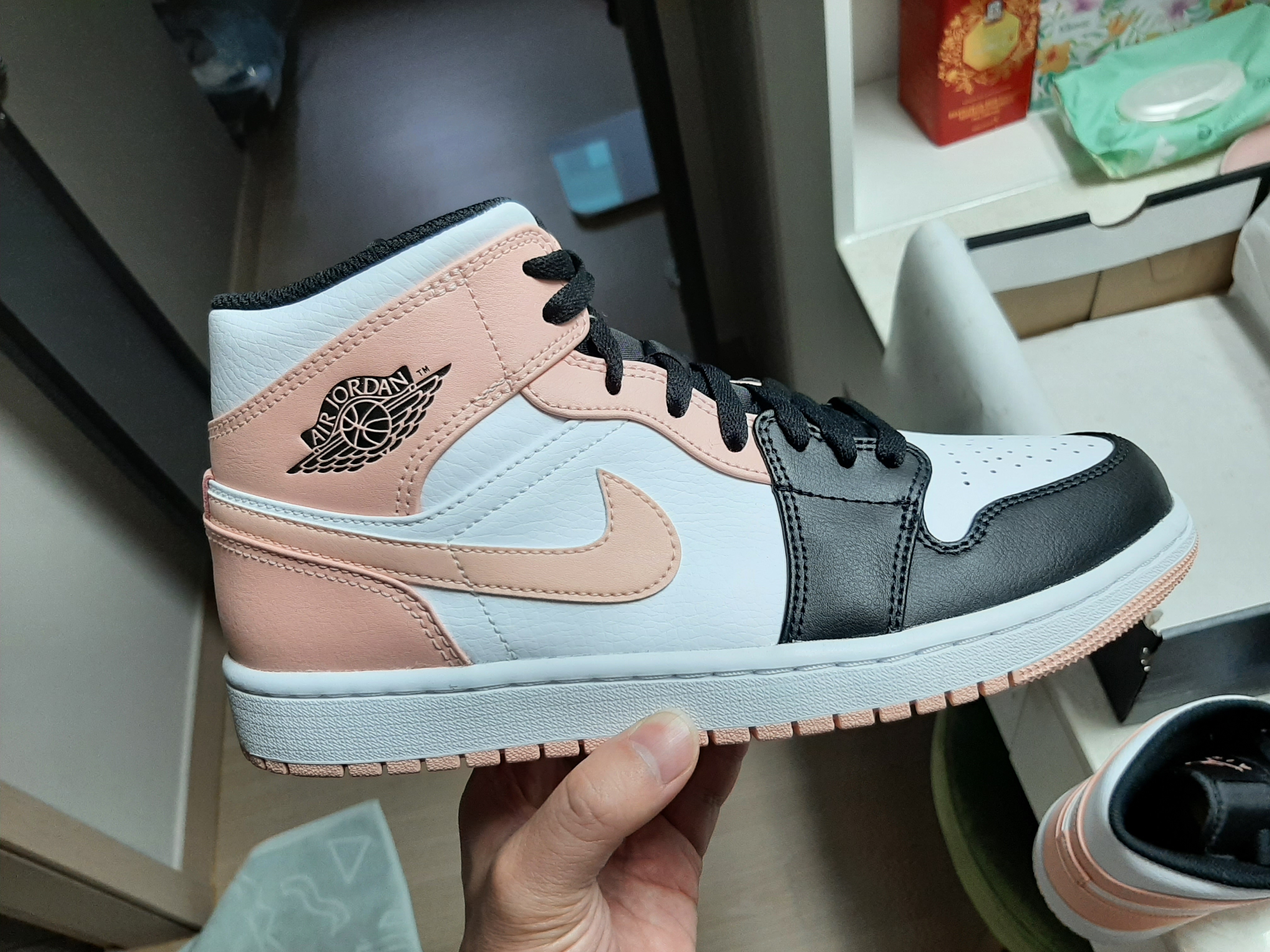 Jordan 1 Mid Arctic Orange 착용 스타일 - 1